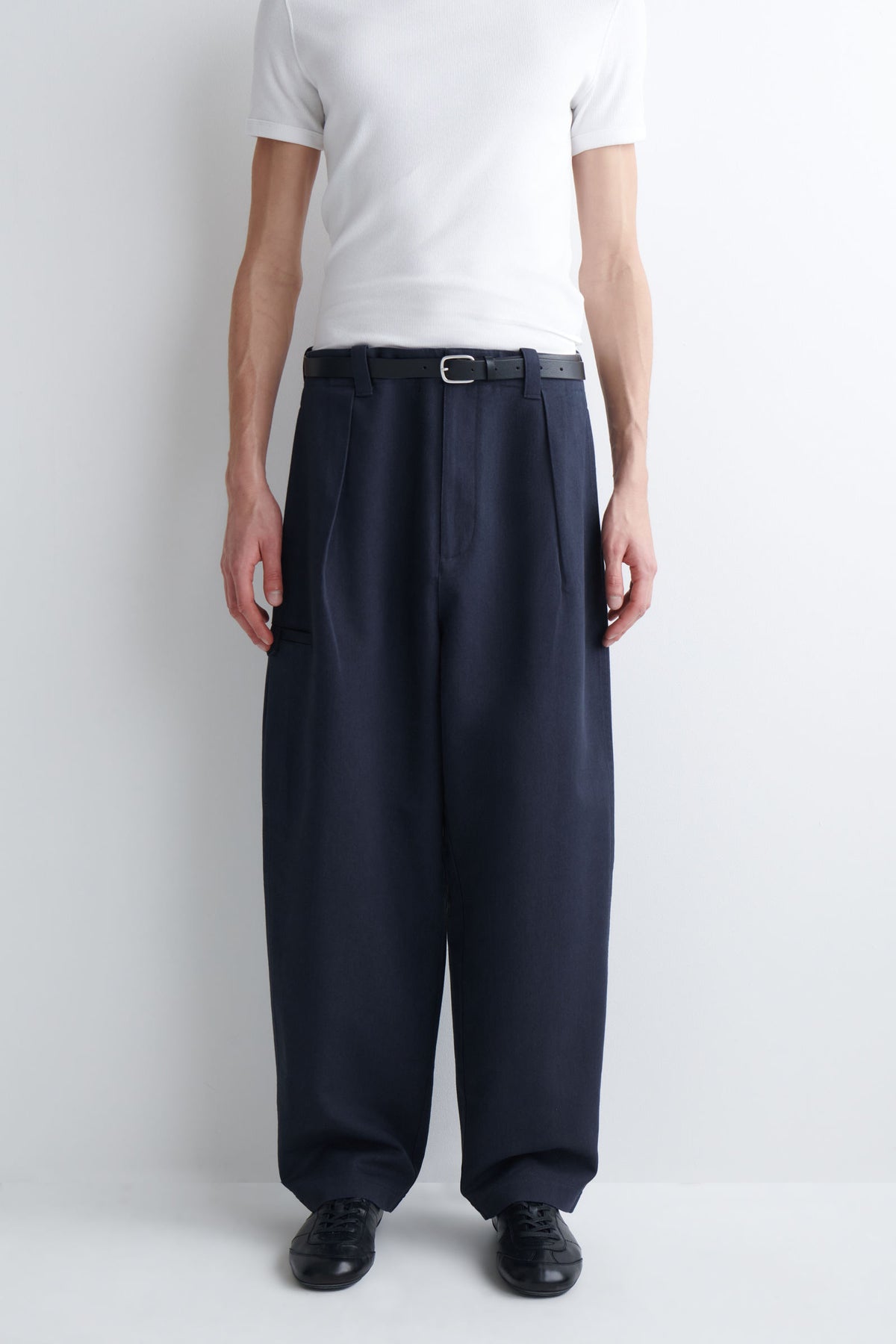 PANTALONES UTILITY DE CORTE BARRIL EN MEZCLA DE ALGODÓN - AZUL MARINO - StillMedia/Lookbook