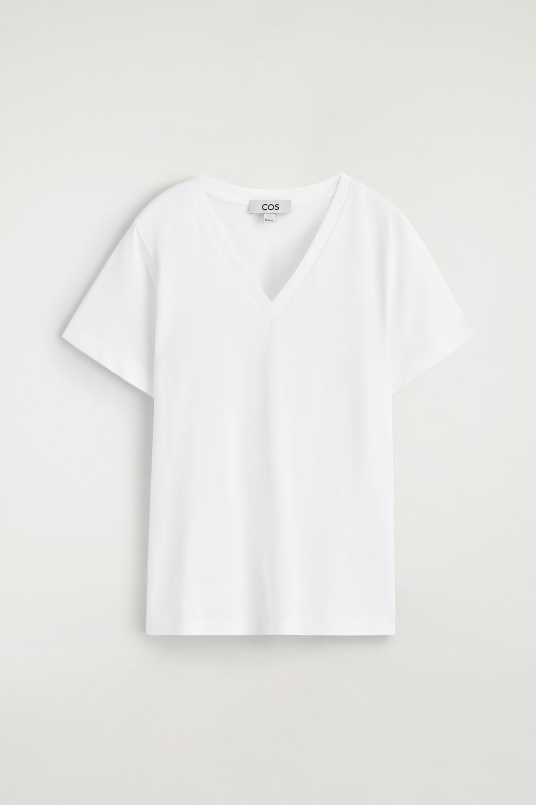 CAMISETA ALGODÓN CUELLO PICO - BLANCO | DescriptiveStillLife