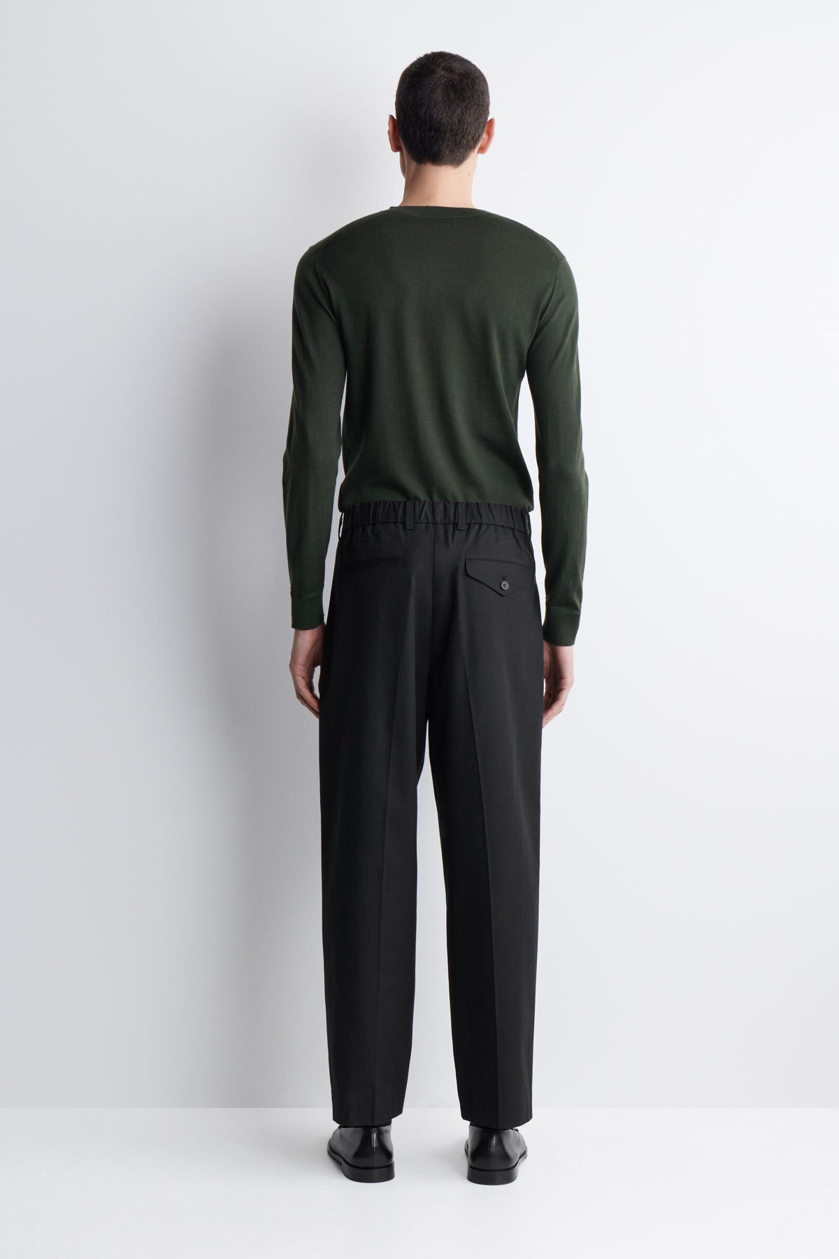 PANTALONES PLEATADOS RELAJADOS TAPERED - NEGRO - StillMedia/Lookbook