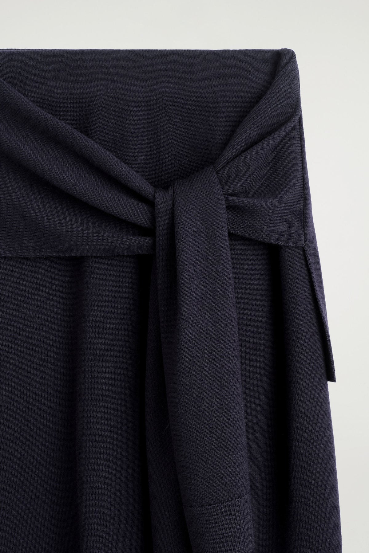 FALDA MIDI DE LANA MERINO CON CINTURÓN - NAVY - StillMedia/DescriptiveDetail
