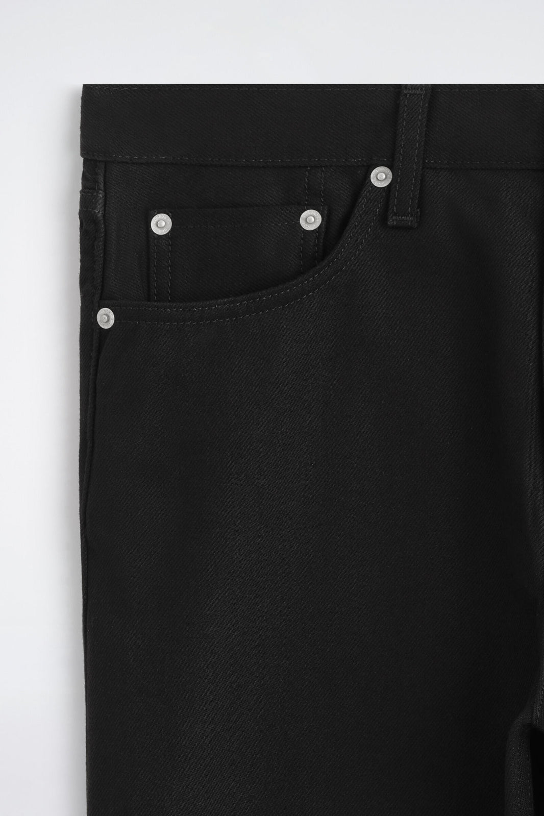 JEANS SIGNATURE DE CORTE REGULAR Y PIERNA RECTA - NEGRO | DescriptiveDetail