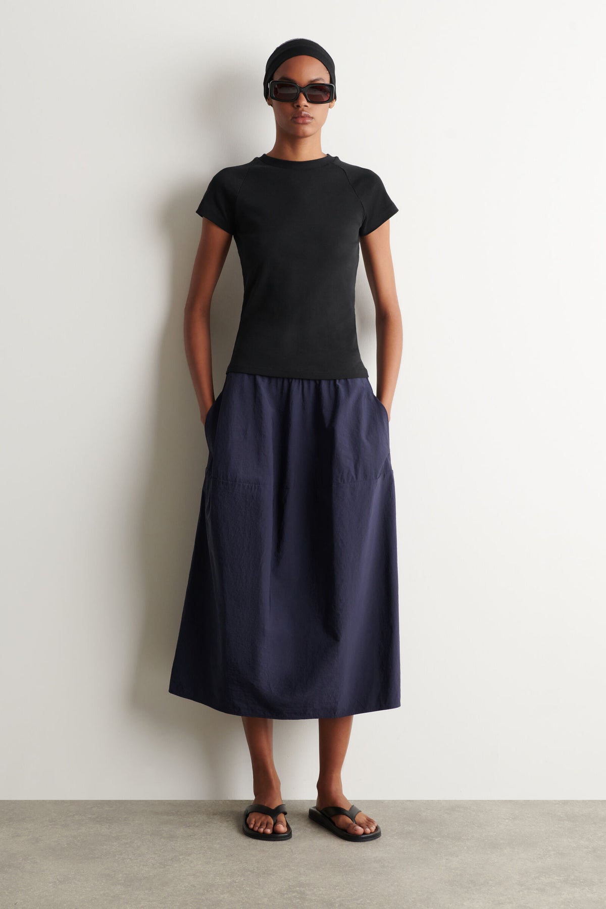 FALDA MIDI DE NYLON ESCULPIDA - MARINO