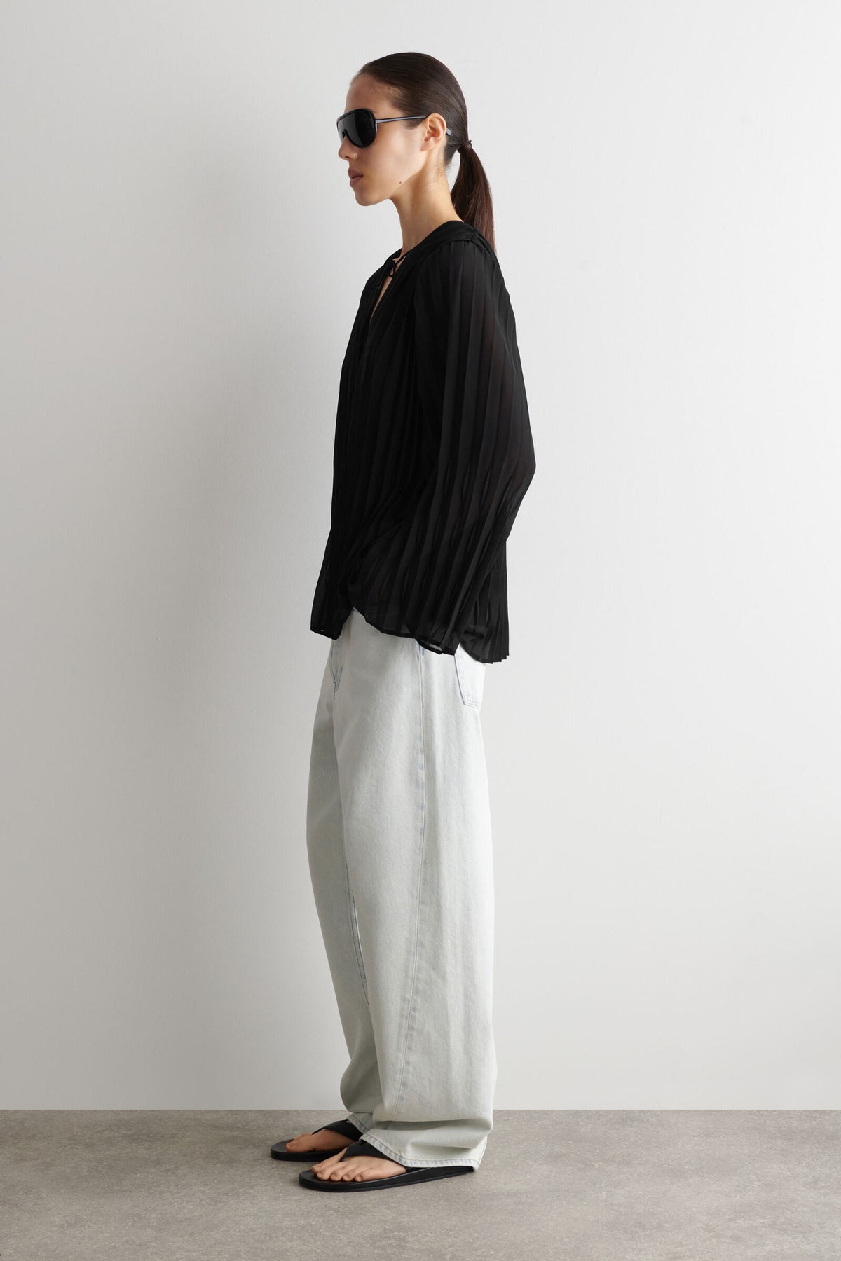 BLUSA DE GEORGETTE PLISADA CON LAZO - NEGRO