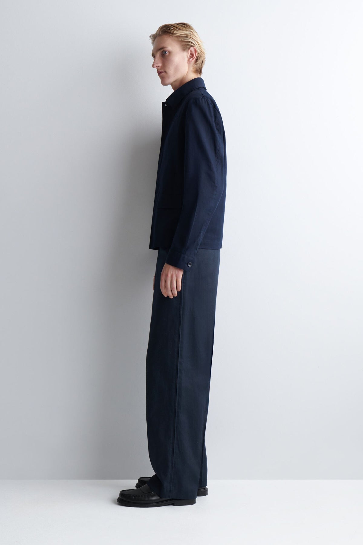 PANTALONES DE ALGODÓN Y LINO DE AJUSTE RELAJADO Y DE PIERNA RECTA - AZUL MARINO - StillMedia/Lookbook