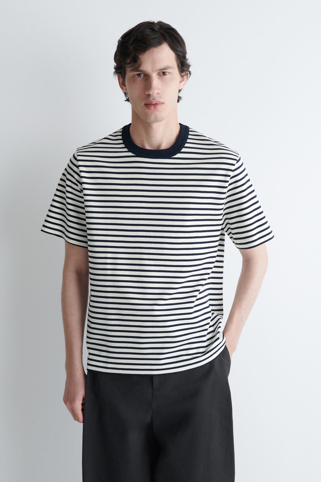 CAMISETA DE ALGODÓN ENTRELAZADO CON CUELLO REDONDO - AZUL MARINO / BLANCO / RAYADO