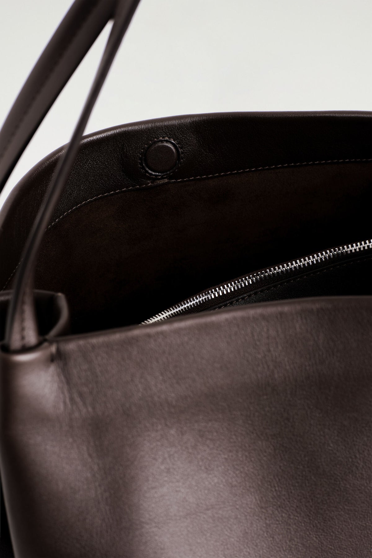 BOLSA DE PABELLÓN - PIEL - MARRÓN | DescriptiveDetail