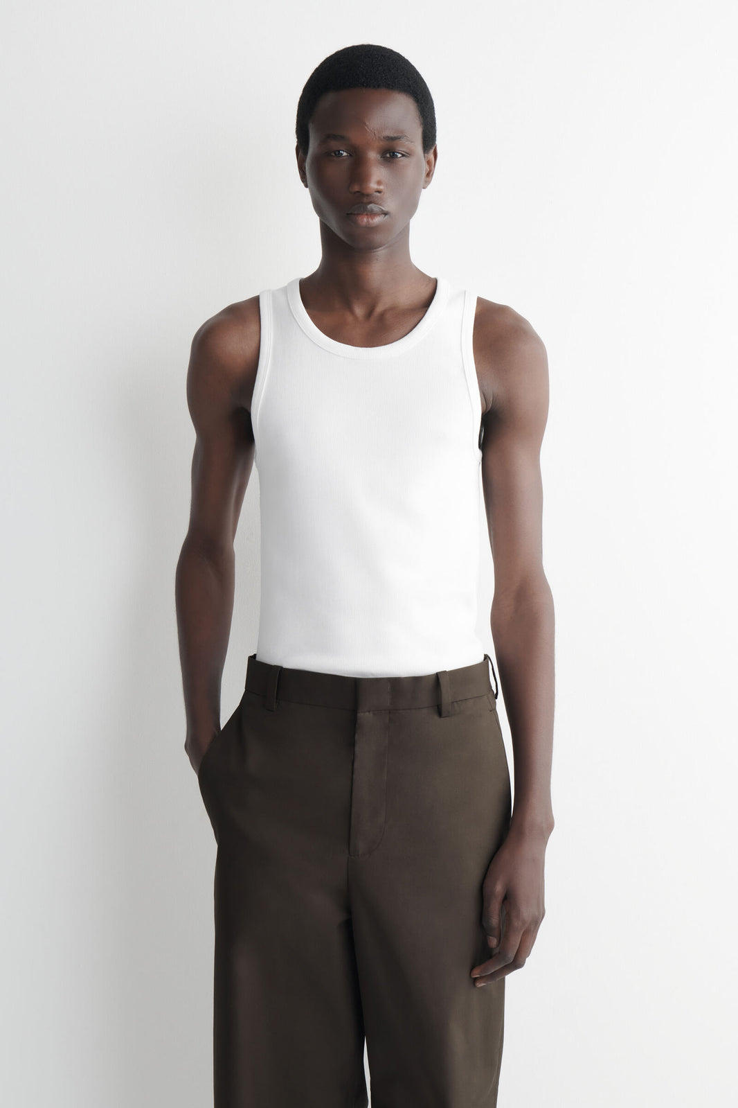 CAMISETA DE ALGODÓN AJUSTADA Y ACANALADA - BLANCO