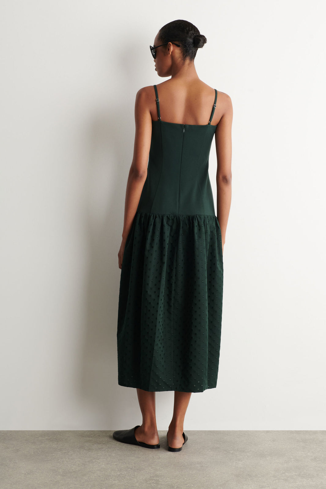 VESTIDO CON CINTURA CAÍDA Y LUNARES - VERDE / LUNARES