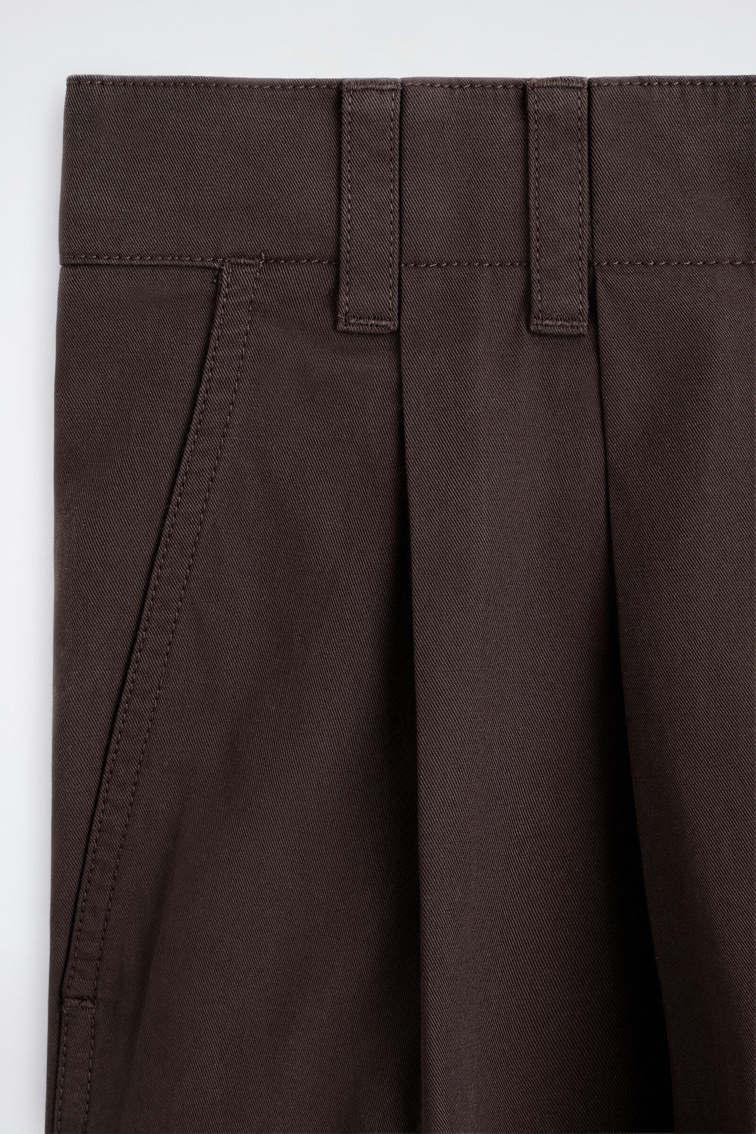 SHORTS DE ALGODÓN CON PLIEGUES - MARRÓN | DescriptiveDetail