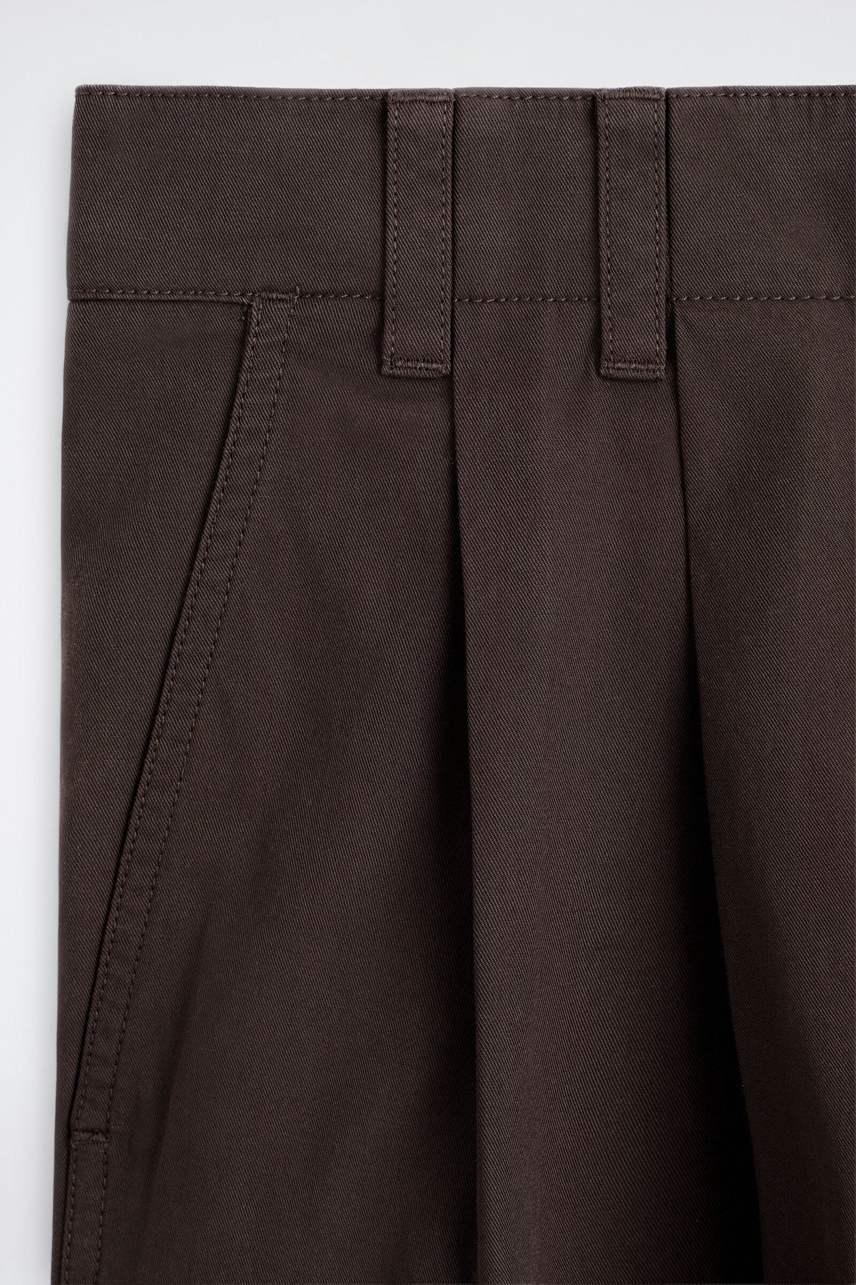 SHORTS DE ALGODÓN CON PLIEGUES - MARRÓN | DescriptiveDetail