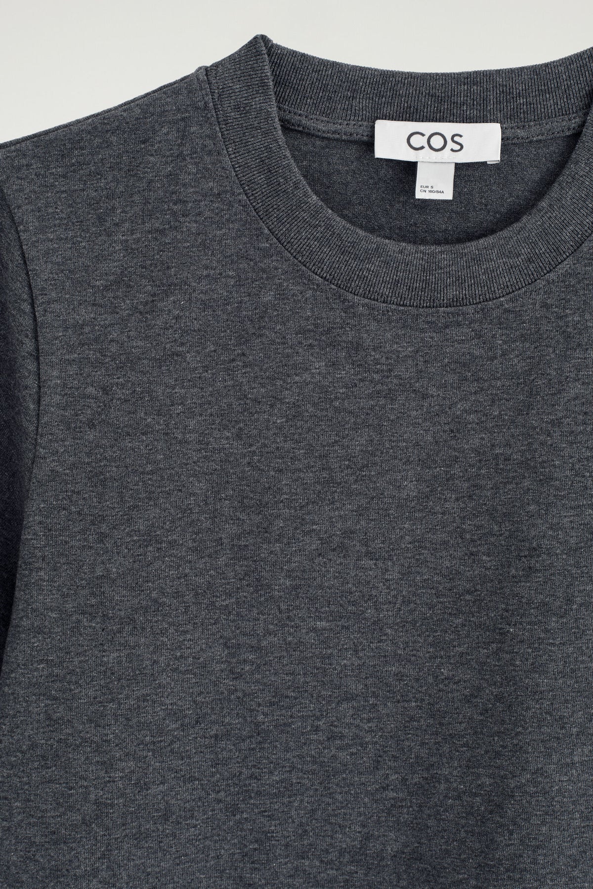 CAMISETA DE CORTE LIMPIO - GRIS MEZCLA | DescriptiveDetail