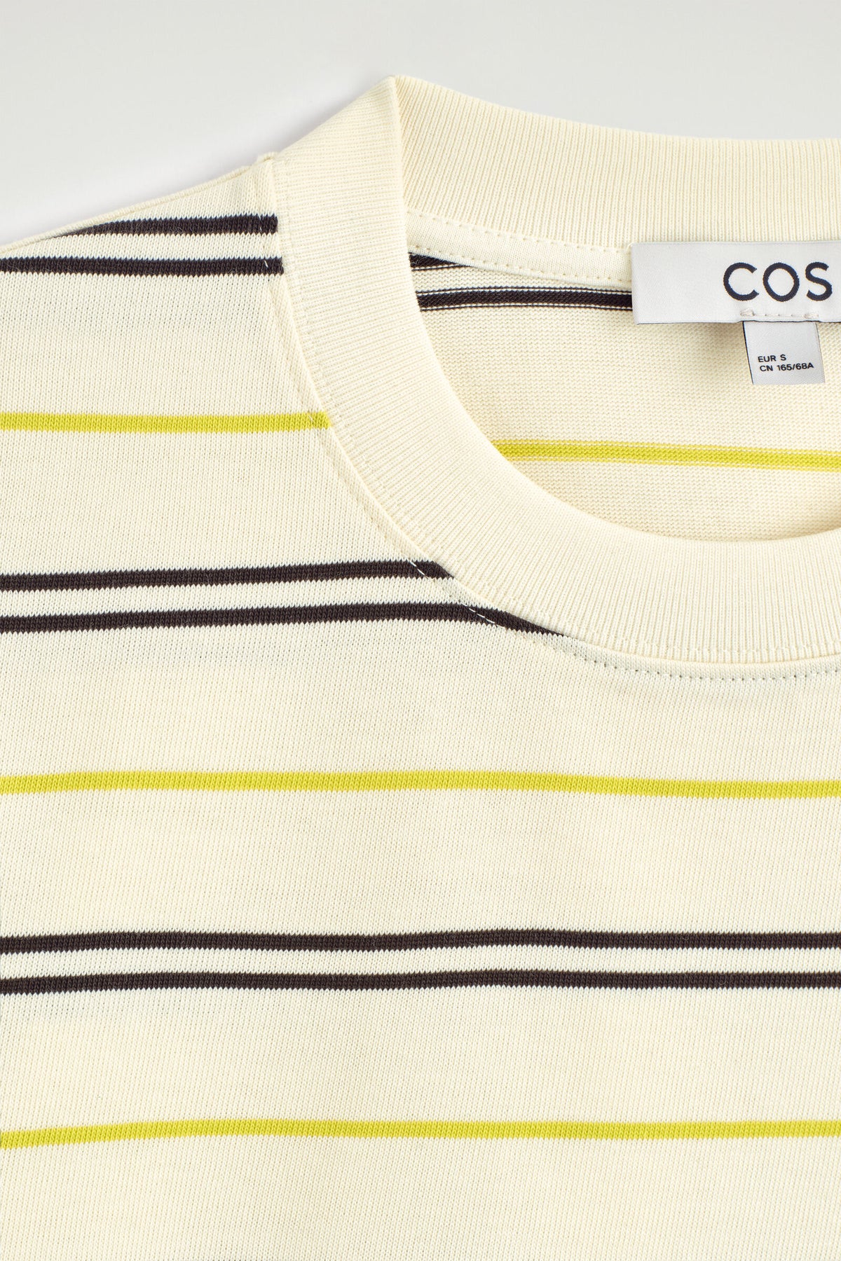 CAMISETA DE CORTE LIMPIO - MARFIL / AMARILLO / RAYADO | DescriptiveDetail