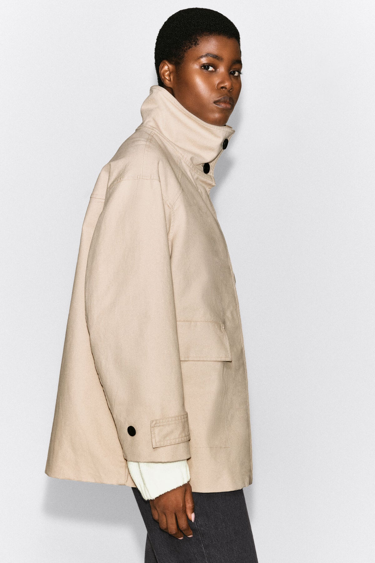 CHAQUETA DE CUELLO DE EMBUDO DE ALGODÓN-TWILL - BEIGE CLARO