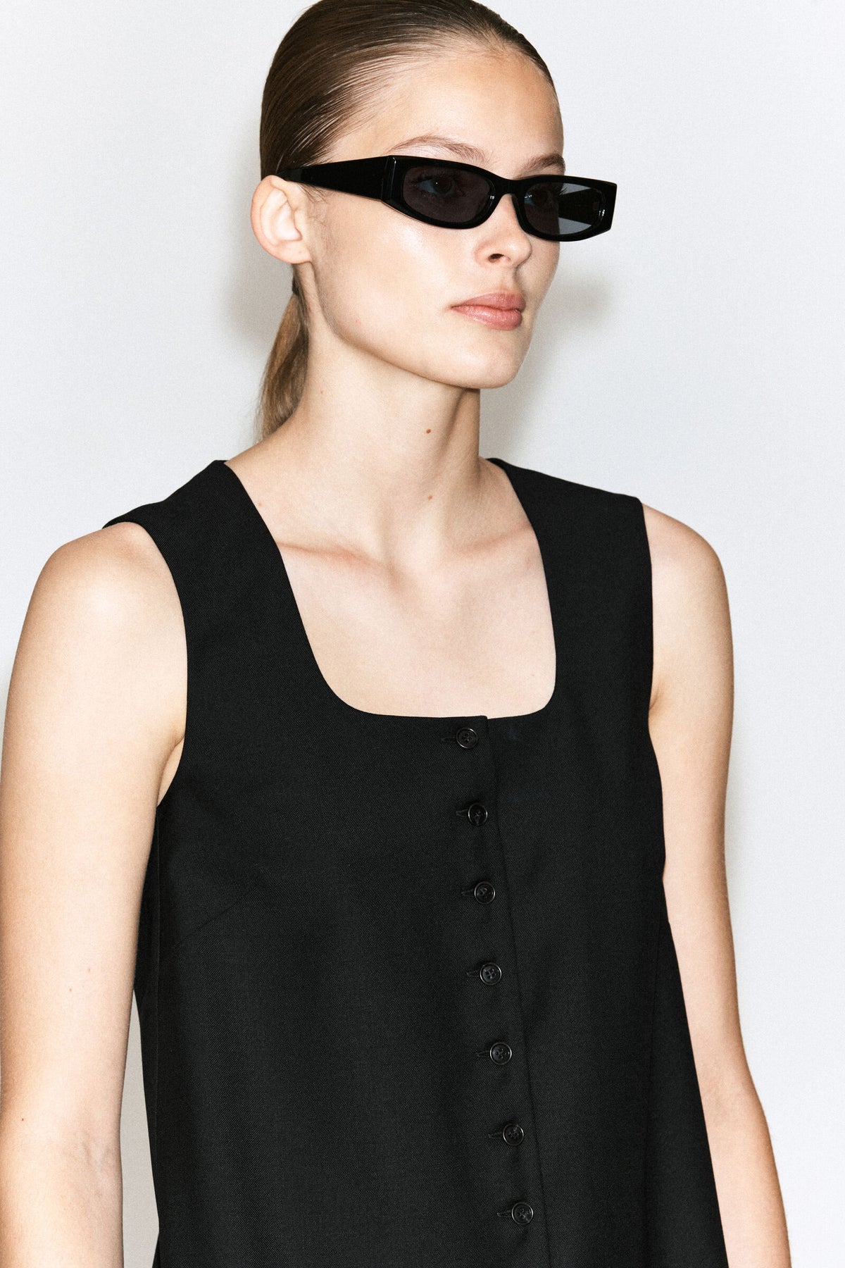 VESTIDO MINI DE LANA CON BOTONES - NEGRO