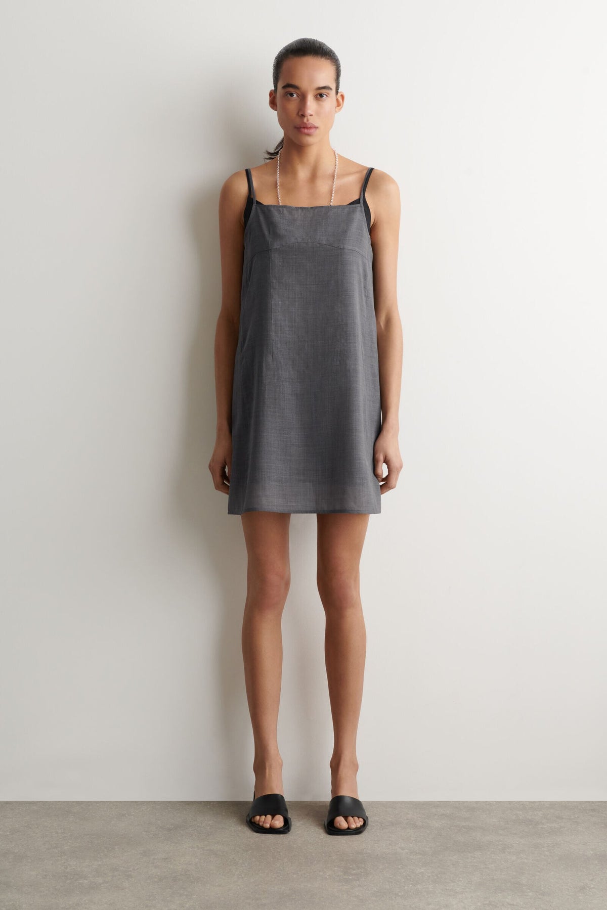 VESTIDO MINI DE LANA SEMI-TRANSPARENTE CON CAPAS - GRIS JASPEADO / NEGRO - StillMedia/Lookbook