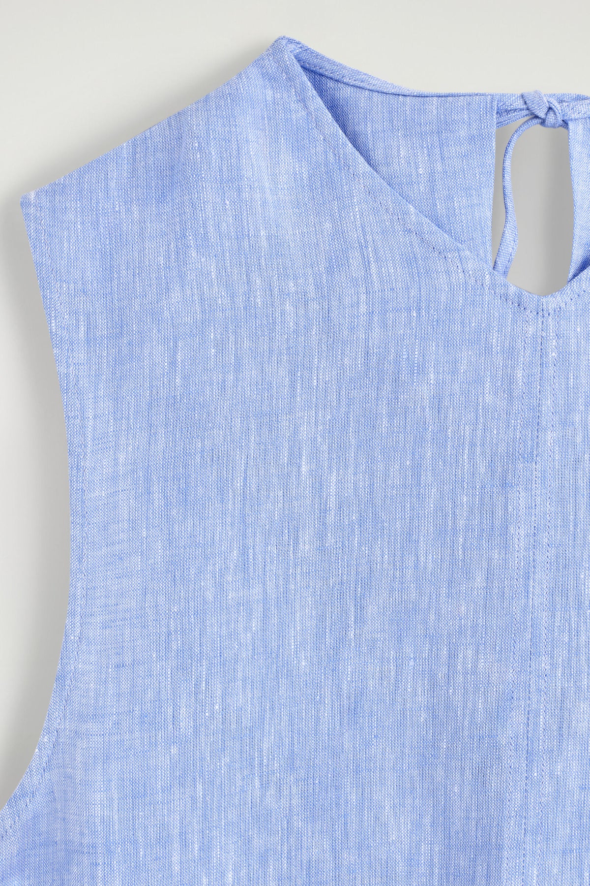 VESTIDO MINI DE LINO CON ESCOTE EN V Y ESPALDA ABIERTA - AZUL CLARO | DescriptiveDetail