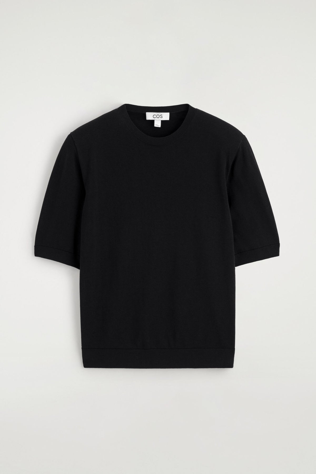 CAMISETA DE SEDA Y ALGODÓN CON HOMBROS ESCULTÓRICOS - NEGRO | DescriptiveStillLife