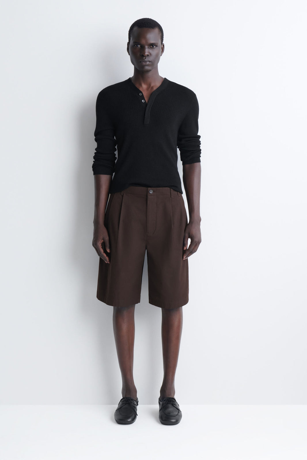 SHORTS DE ALGODÓN CON PLIEGUES - MARRÓN