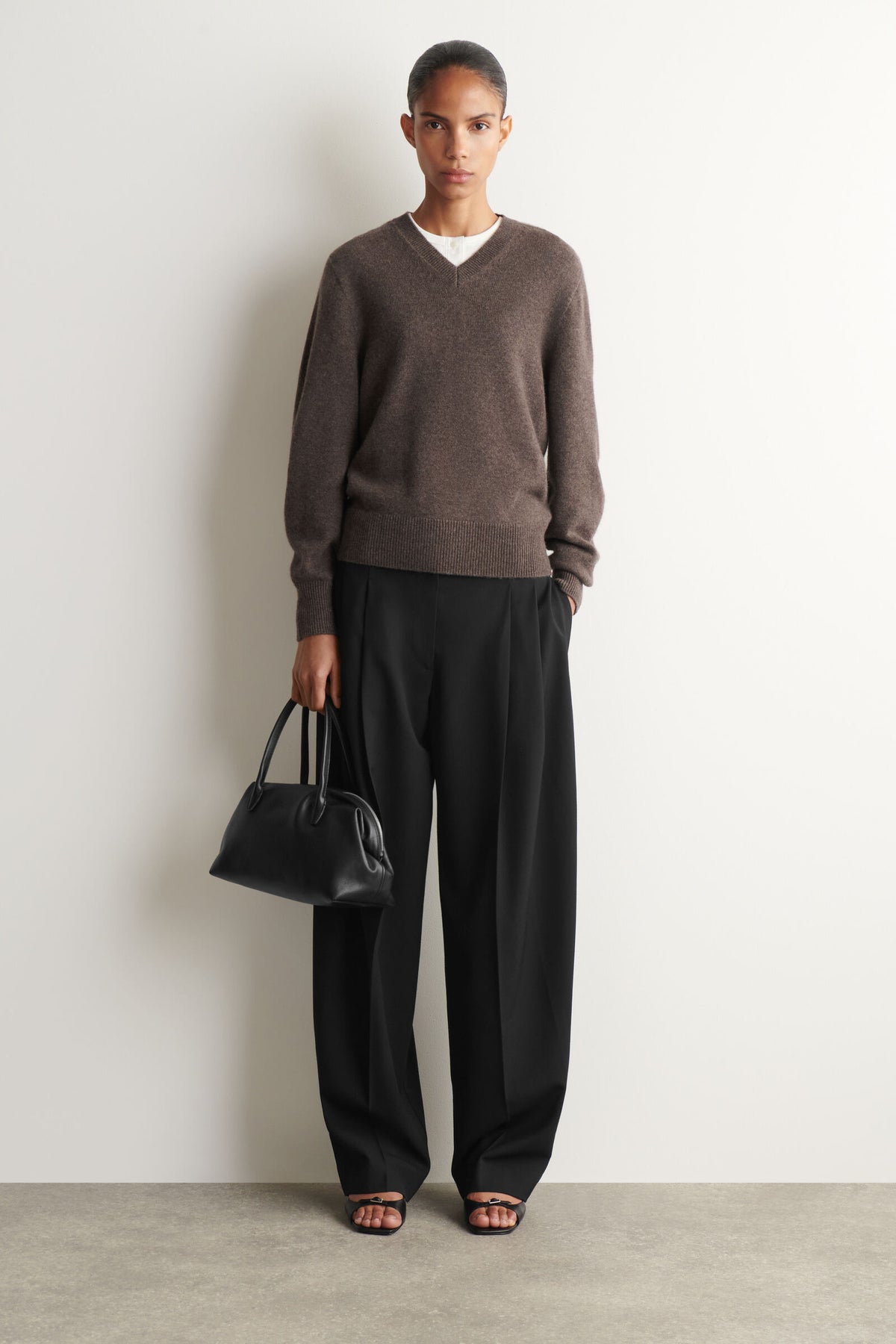 PANTALONES DE MEZCLA DE LANA PLISADOS Y DE CORTE RECTO - NEGRO