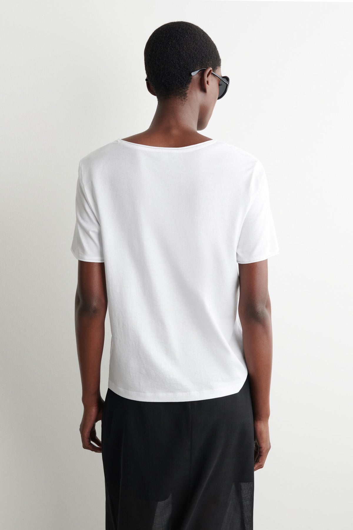 CAMISETA DE ALGODÓN LIGERO CON CUELLO U - BLANCO