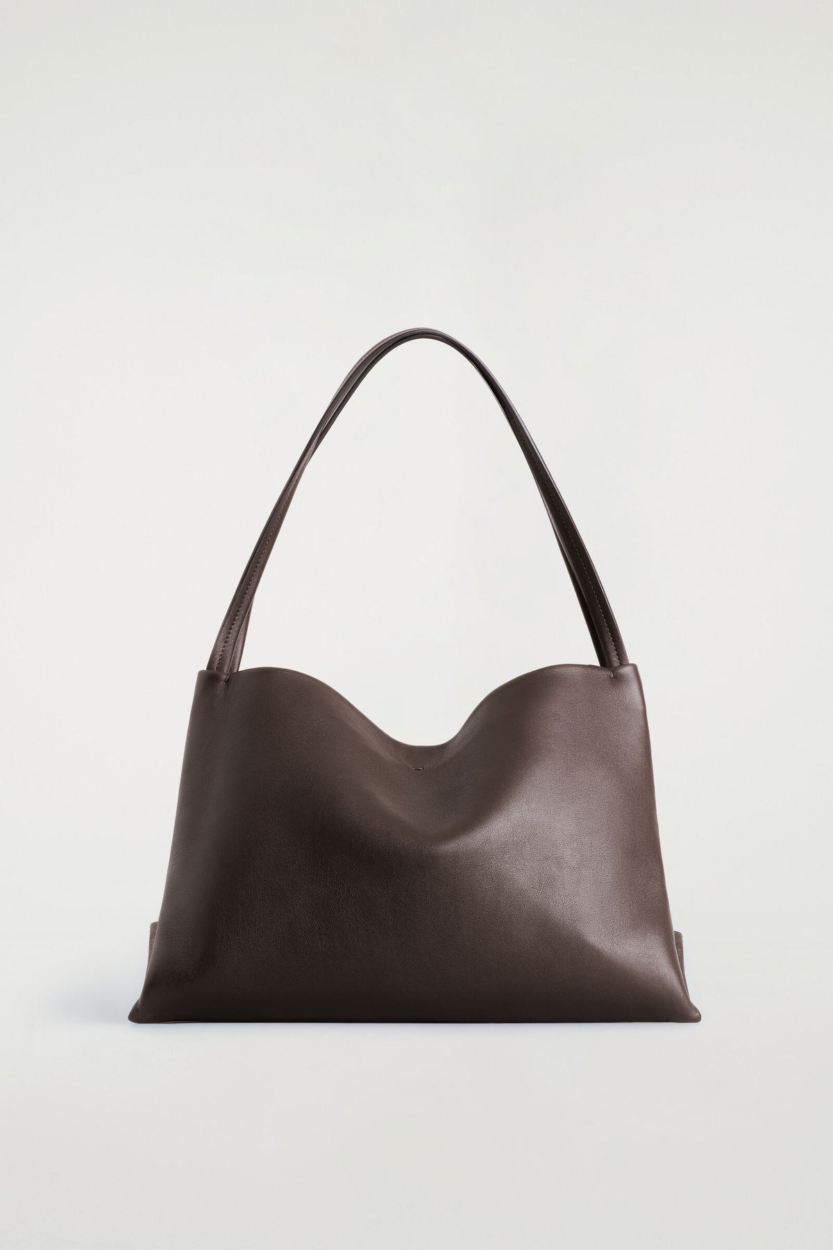 BOLSA DE PABELLÓN - PIEL - MARRÓN | DescriptiveStillLife
