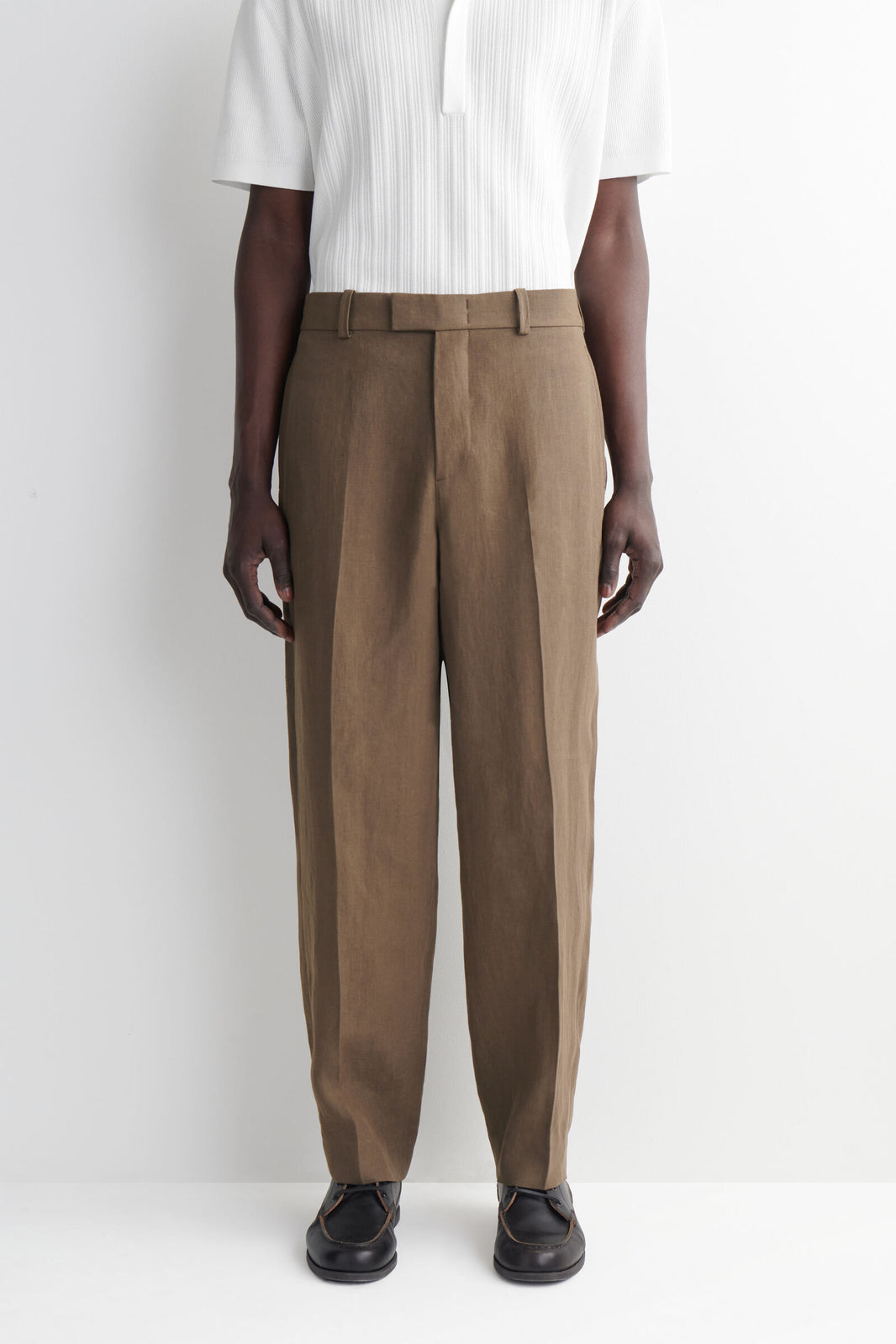PANTALONES DE LINO CON TALLE RELAJADO Y CORTE CÓNICO - BEIGE