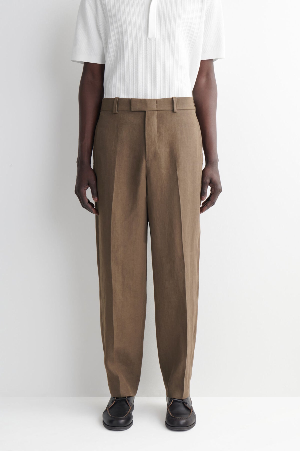 PANTALONES DE LINO CON TALLE RELAJADO Y CORTE CÓNICO - BEIGE