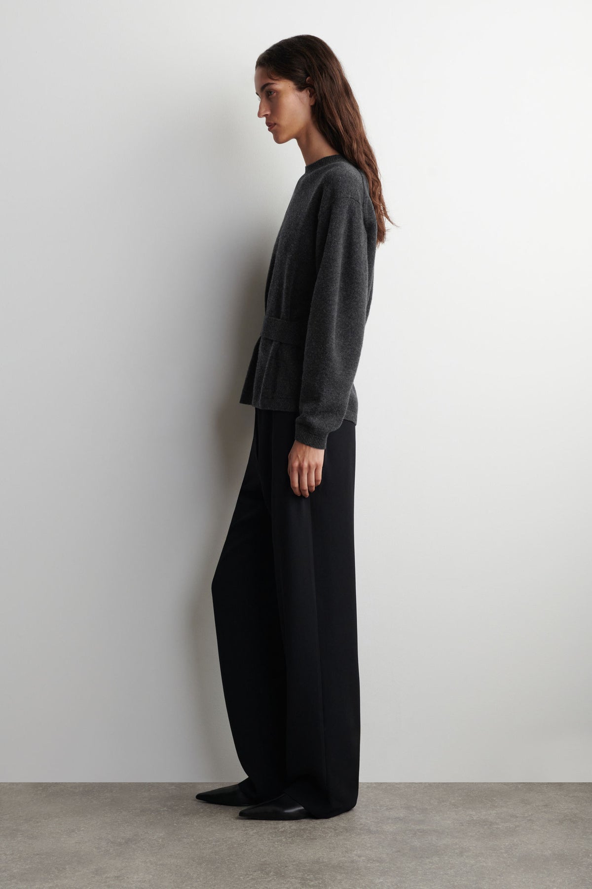 SUÉTER DE LANA MERINO CON DETALLE DE CINTURÓN - GRIS JASPEADO - StillMedia/Lookbook