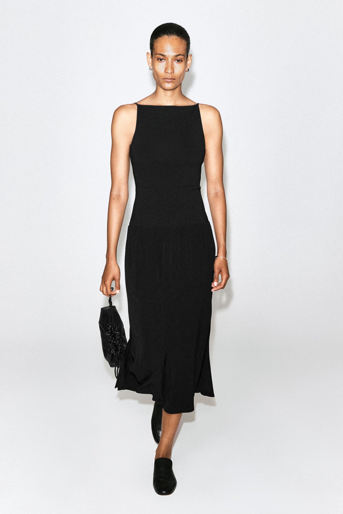 VESTIDO MAXI CON PANELES DE CONTRASTE - NEGRO