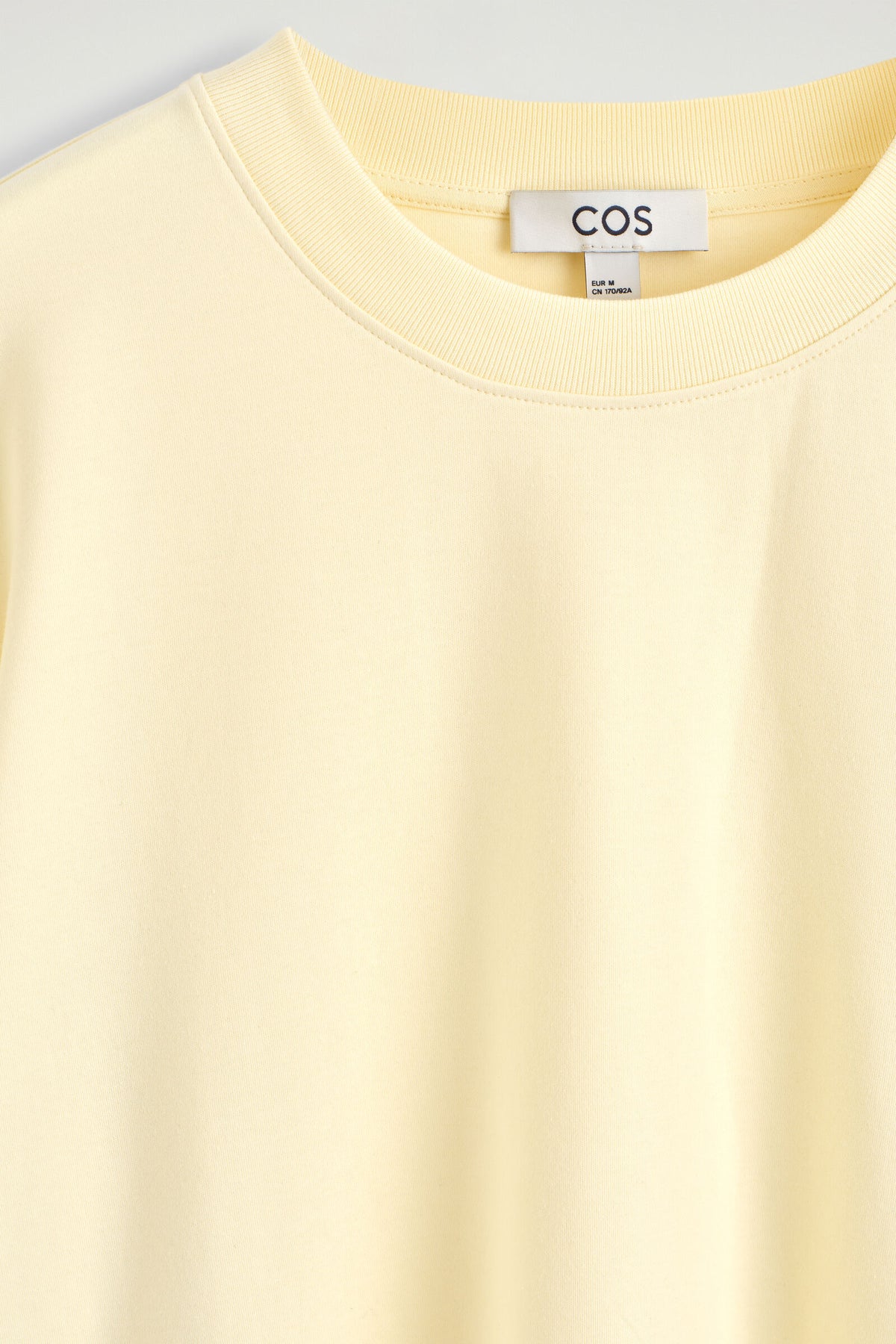 CAMISETA OVERSIZED - AMARILLO MANTEQUILLA | DescriptiveDetail