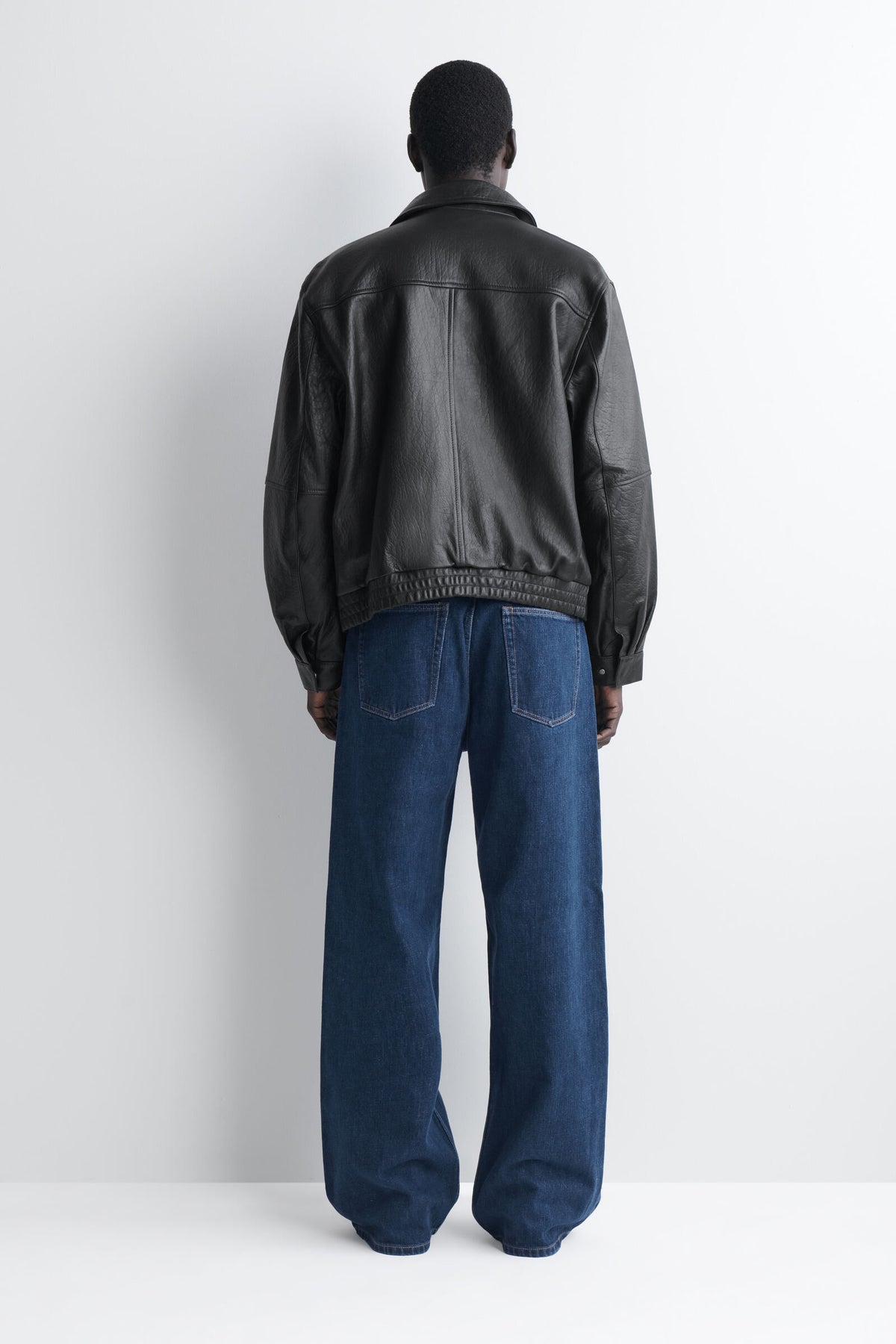JEANS SELVEDGE DE CORTE SUELTO Y PIERNA ANCHA - AZUL OSCURO