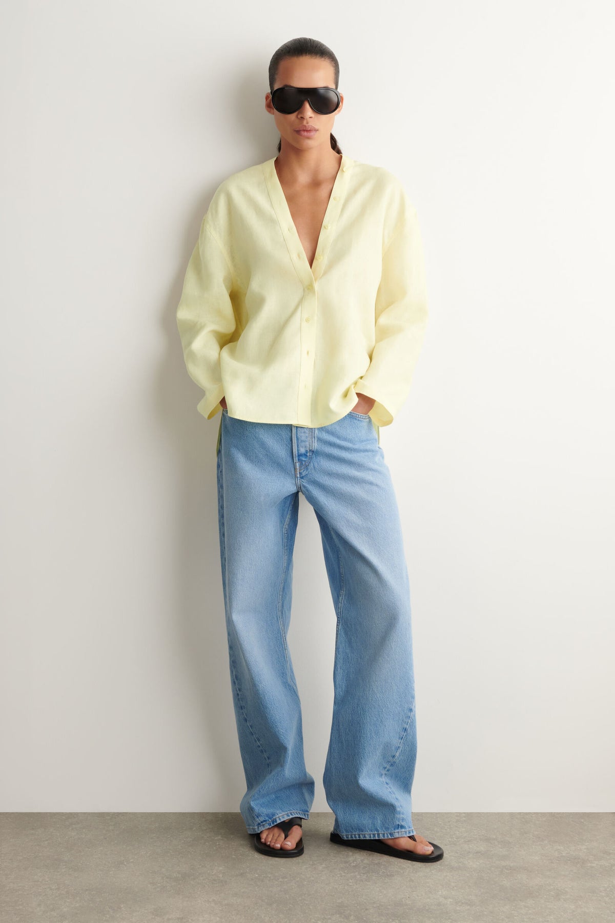 CAMISA DE LINO CON DETALLE DE BOTÓN - AMARILLO