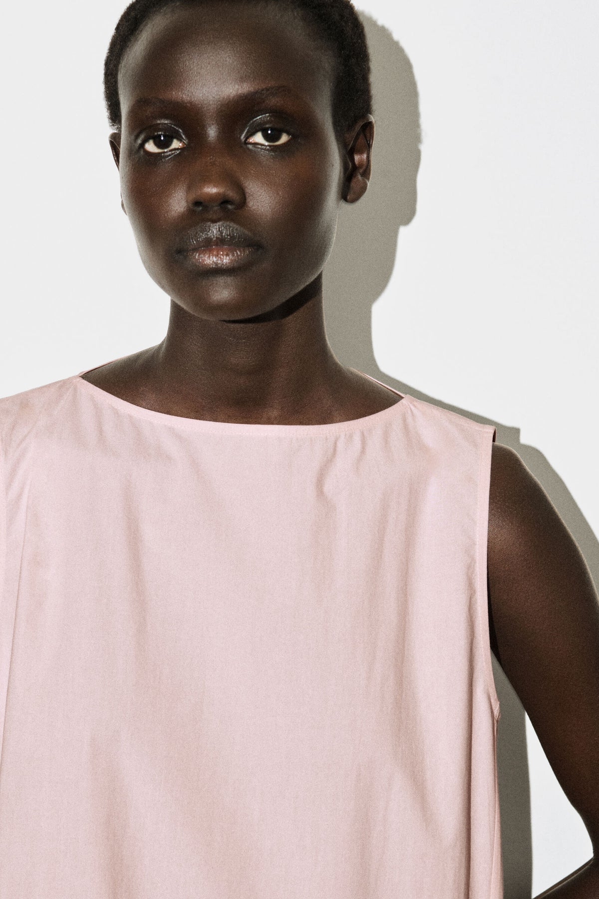 VESTIDO MIDI DE ALGODÓN CON DOBLADILLO CAÍDO - ROSA CLARO - StillMedia/Lookbook