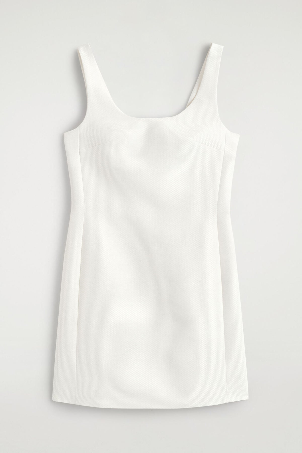 VESTIDO MINI ESCULTÓRICO TEXTURIZADO - BLANCO | DescriptiveStillLife