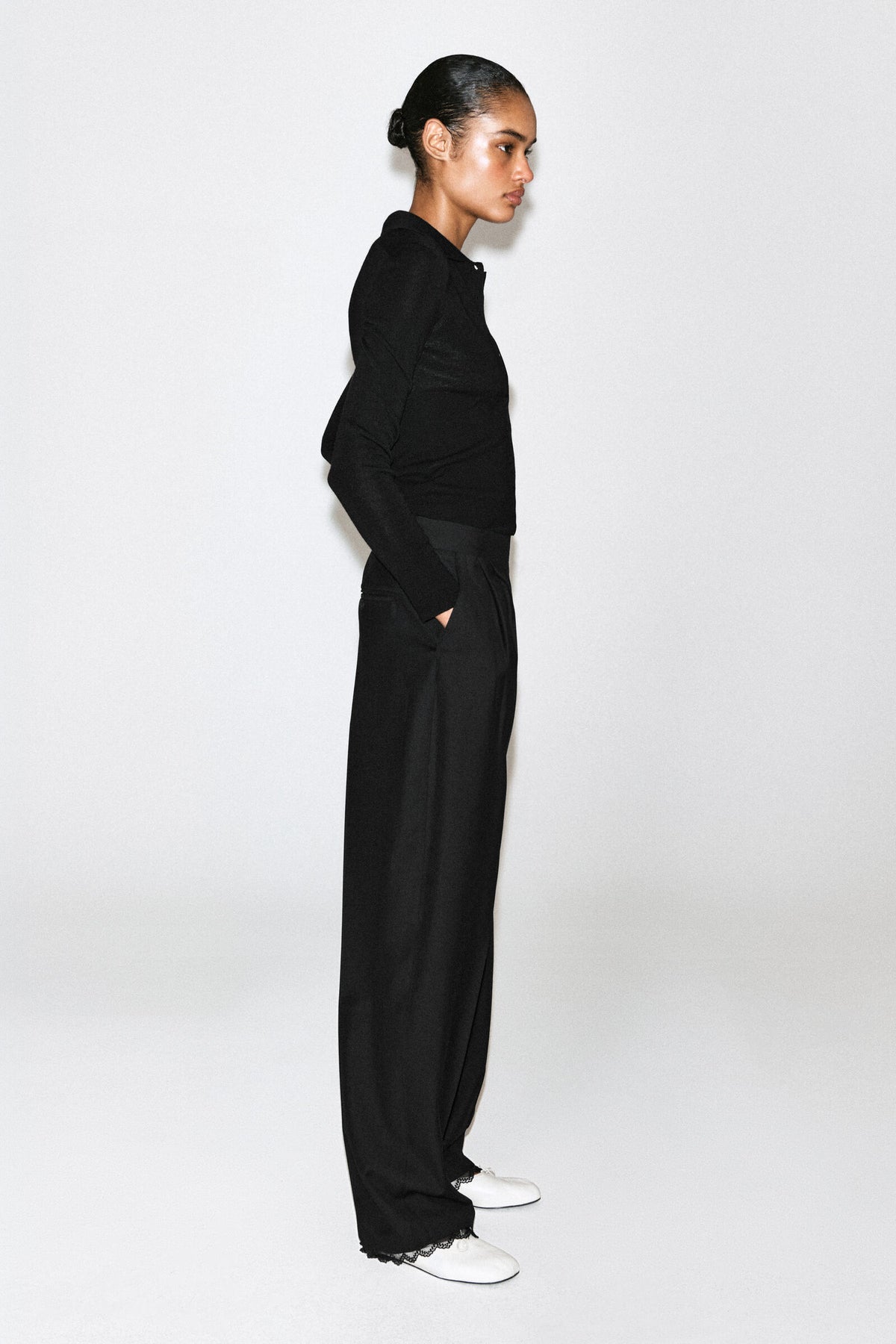 PANTALONES DE LANA TAPERED CON DETALLES DE ENCAJE - NEGRO - StillMedia/Lookbook