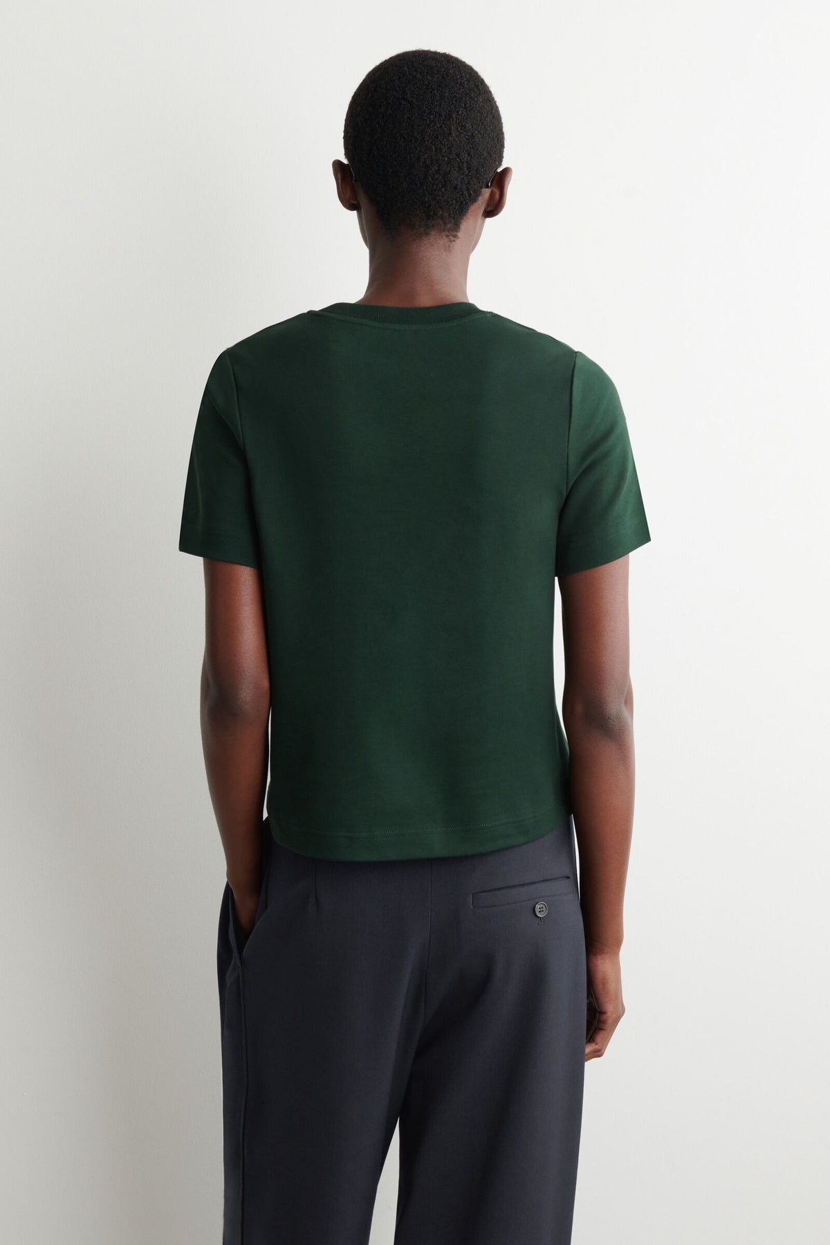 CAMISETA DE CORTE LIMPIO - VERDE OSCURO
