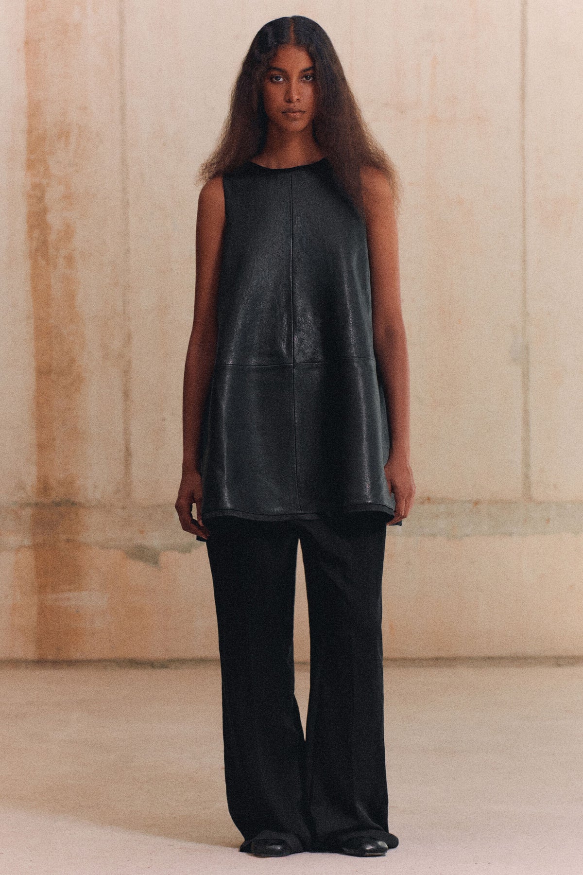 VESTIDO MINI DE CUERO A-LINE - NEGRO | Lookbook