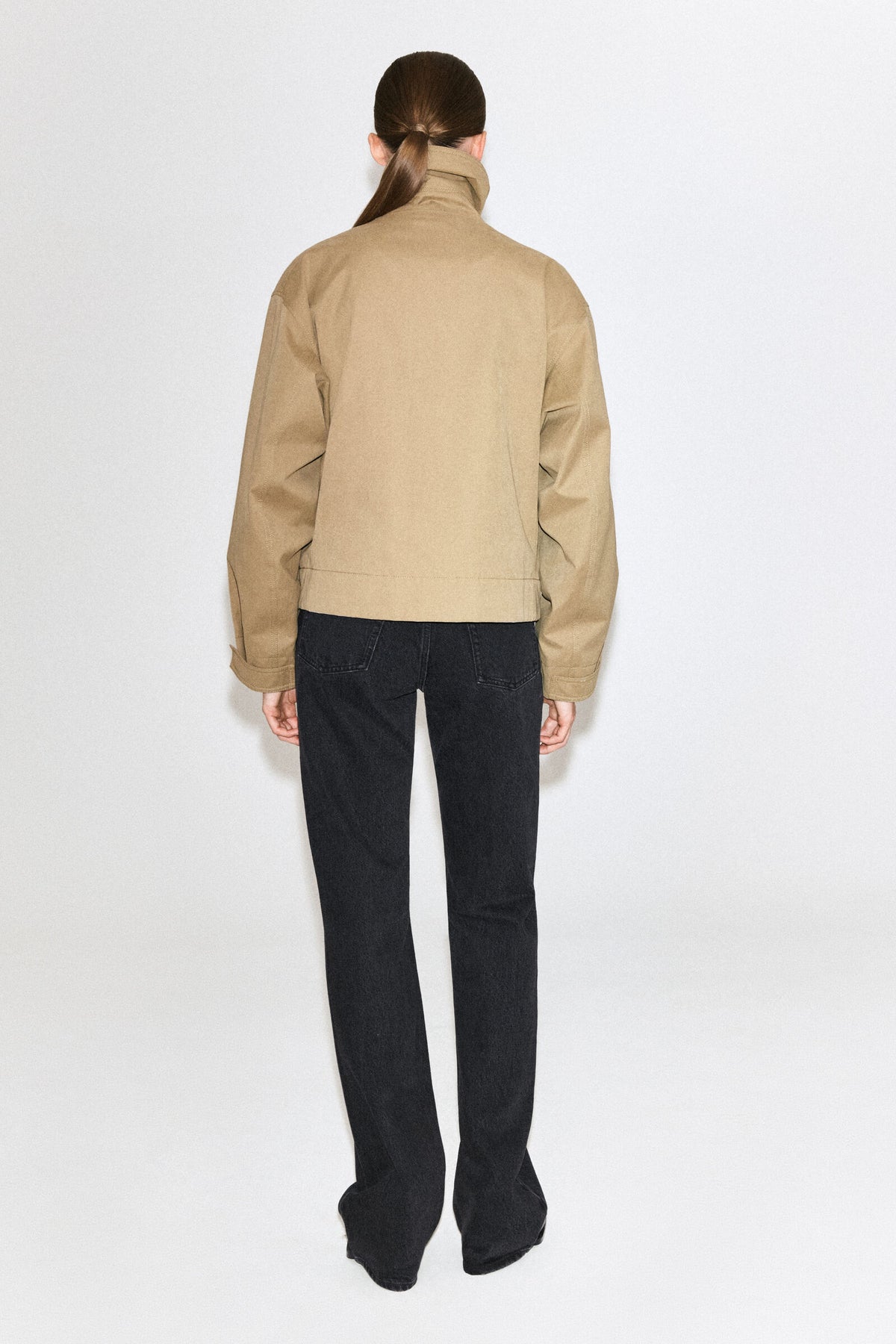 CHAQUETA TRENCH CORTA REDONDEADA - BEIGE