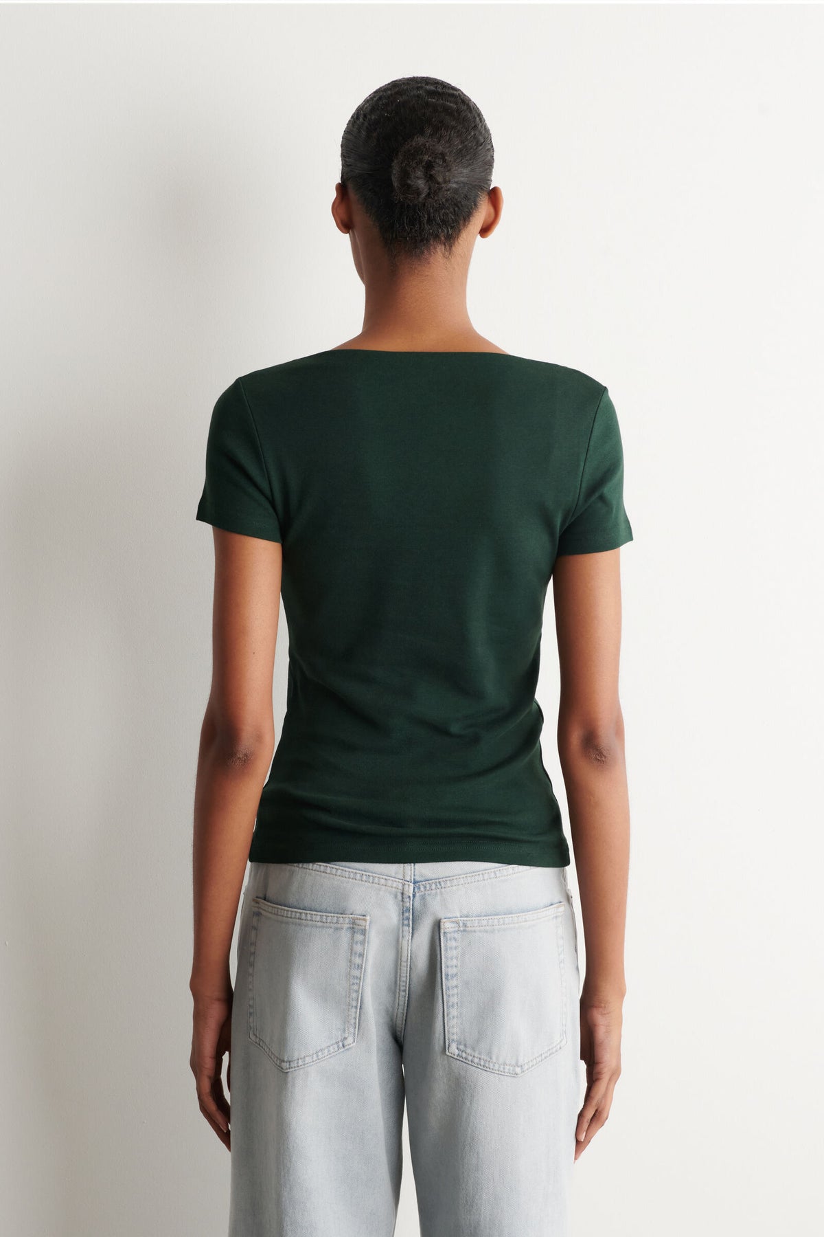 CAMISETA DE ALGODÓN DE CUELLO BARCO SLIM - VERDE OSCURO