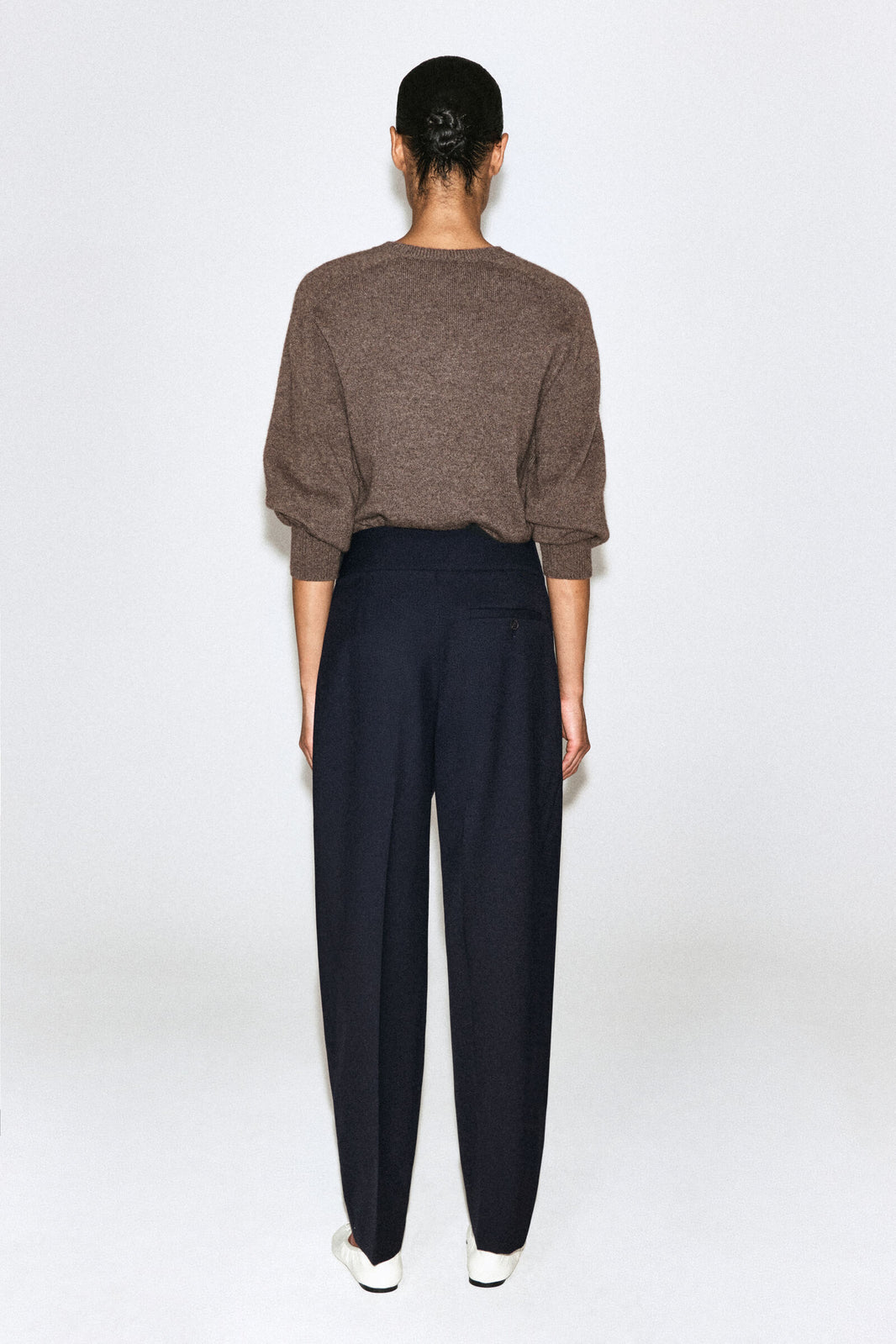 PANTALONES DE PIERNA BARREL CON FAJÍN - AZUL MARINO