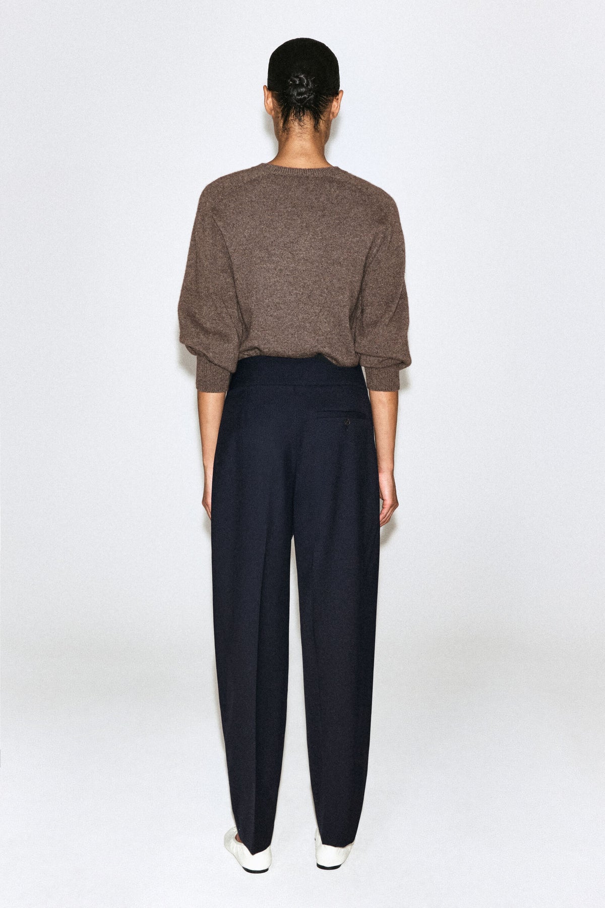 PANTALONES DE PIERNA BARREL CON FAJÍN - AZUL MARINO