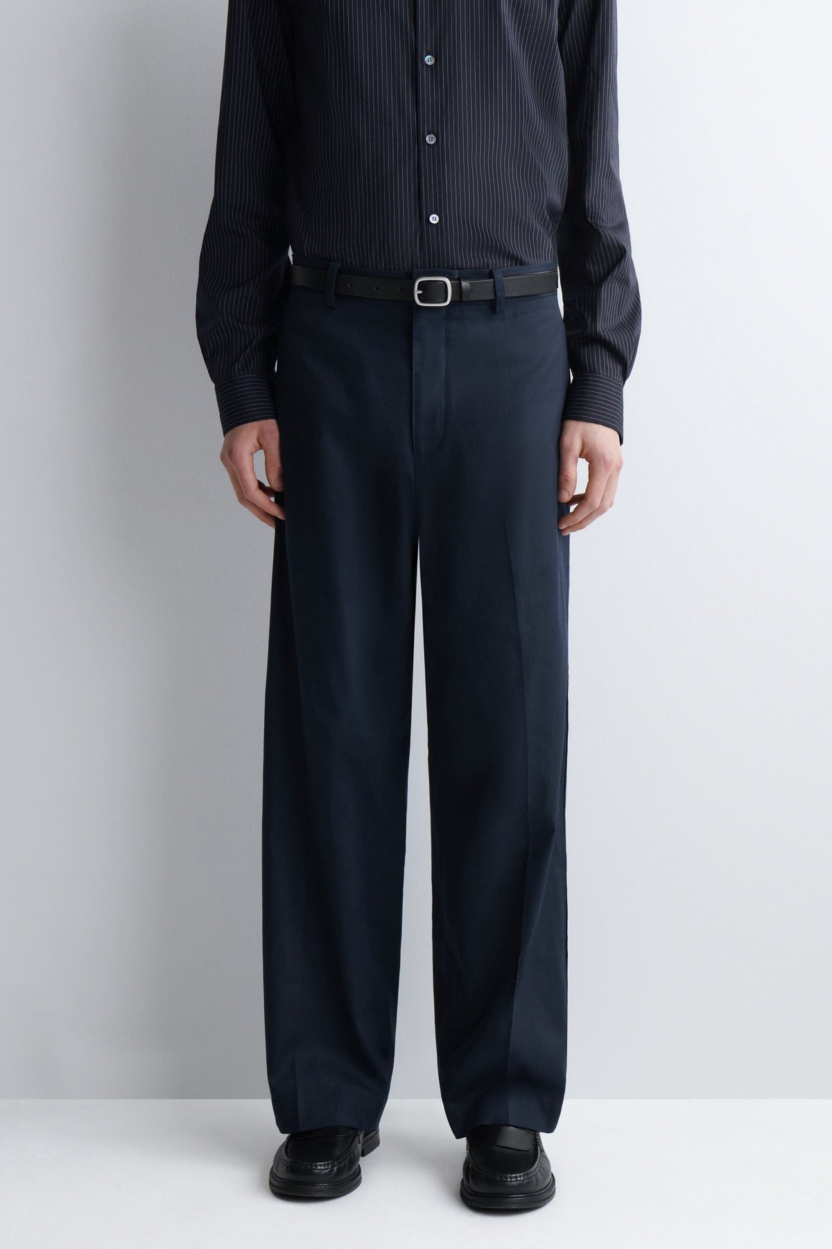 PANTALONES DE ALGODÓN Y LINO DE AJUSTE RELAJADO Y DE PIERNA RECTA - AZUL MARINO - StillMedia/Lookbook