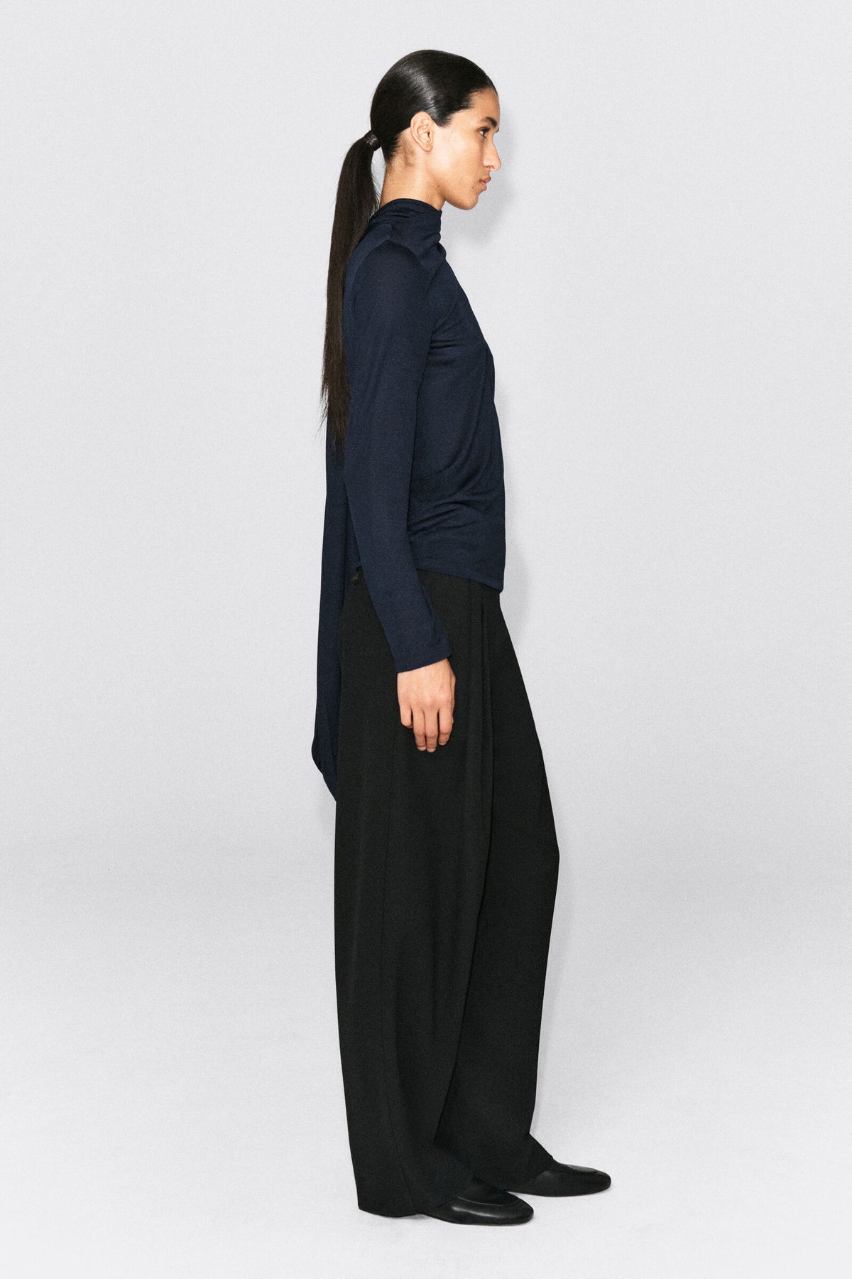 BLUSA FLUIDA CON DETALLE DE PAÑUELO - MARINO