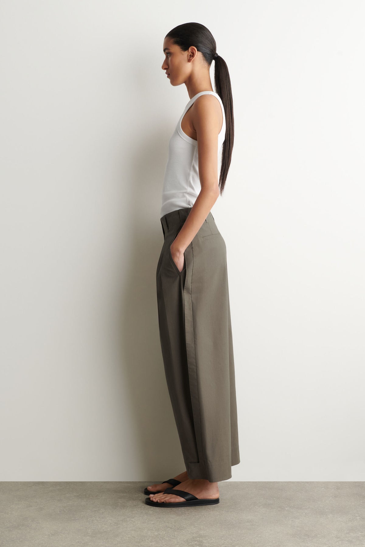 PANTALONES UTILITY CÓNICOS DE ALGODÓN PLISADOS - MARRÓN