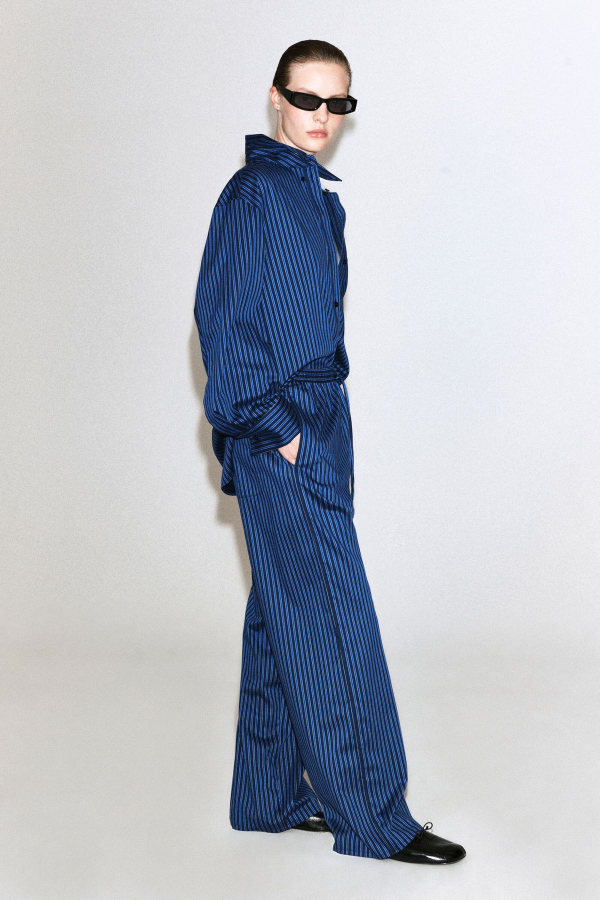 PANTALONES DE RAYAS CON CORDÓN - AZUL / A RAYAS