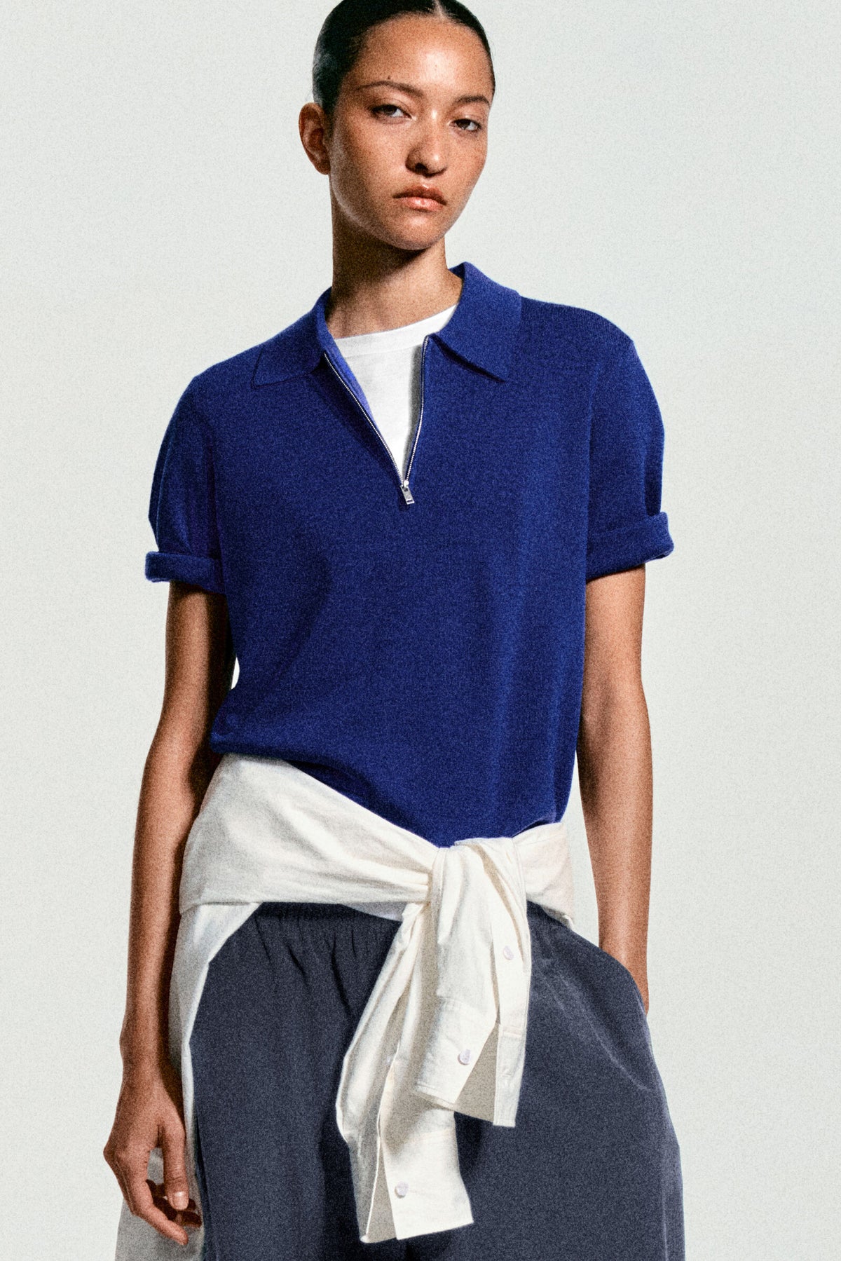 POLO DE LANA MERINO CON CREMALLERA - AZUL COBALTO