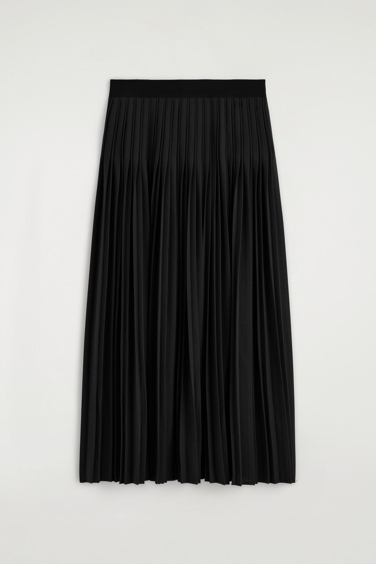 FALDA MIDI DE CREP PLISADA - NEGRO | DescriptiveStillLife