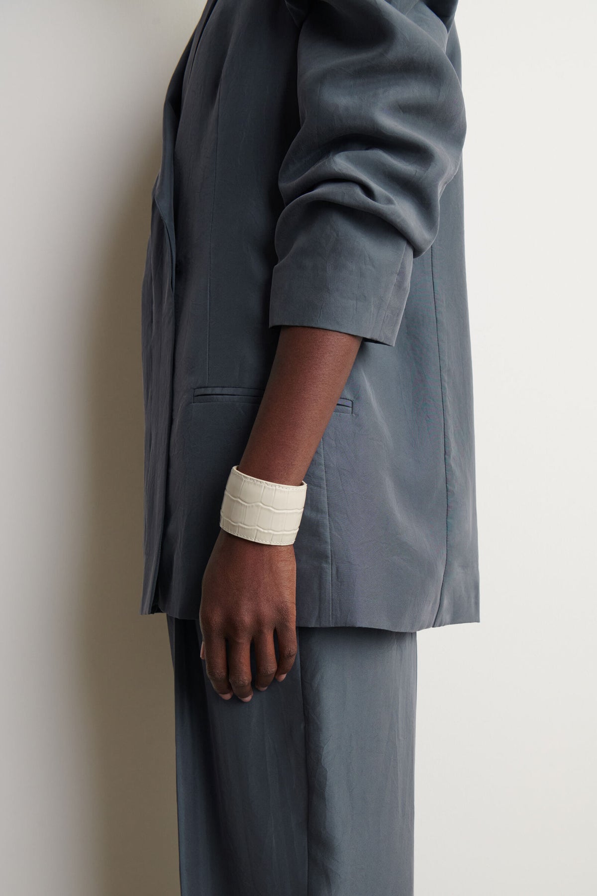 BRAZALETE DE CUERO CON EFECTO DE COCODRILO - BLANCO - StillMedia/Lookbook