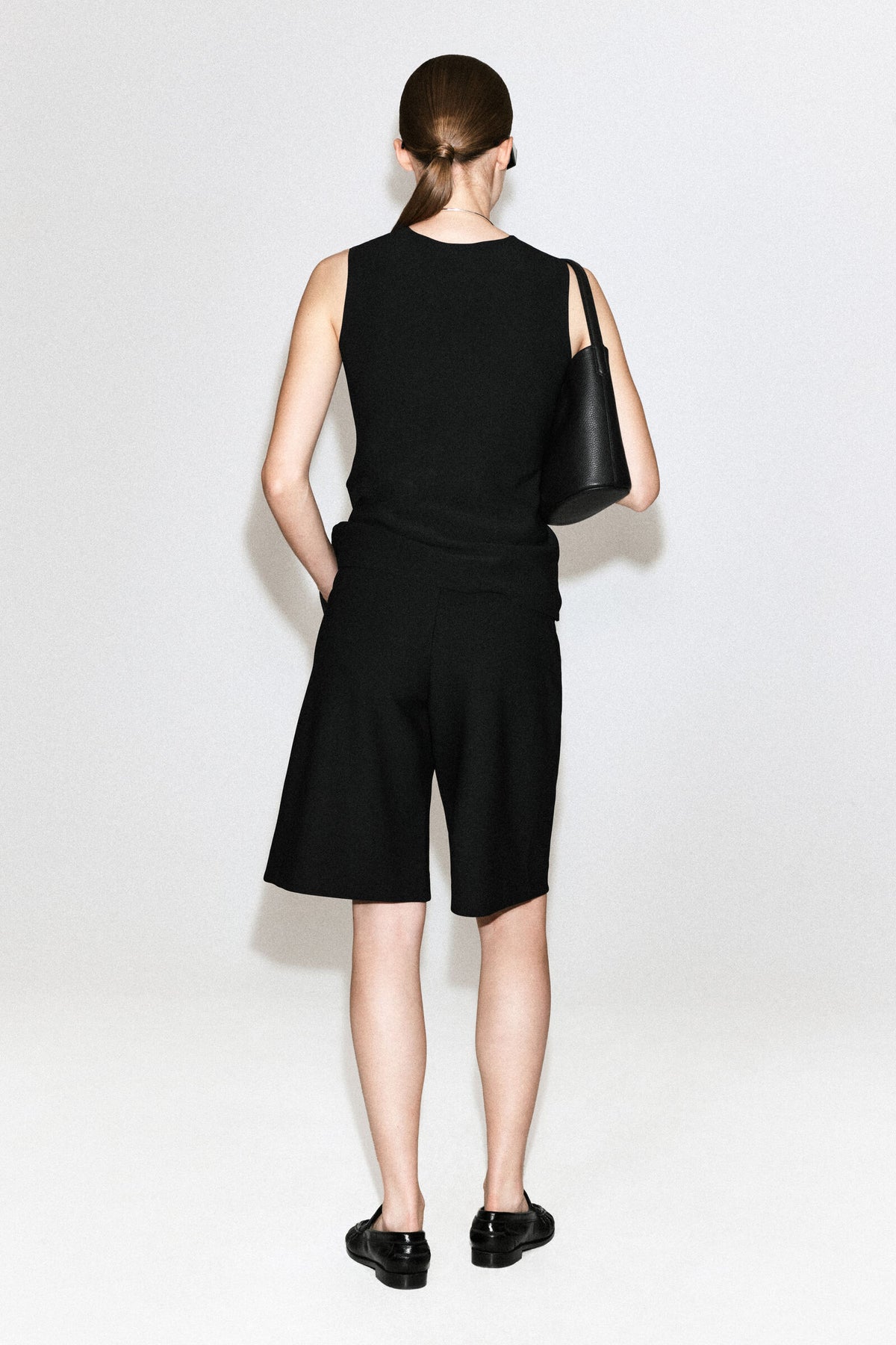 SHORTS DE CREPE DE PIERNA ANCHA - NEGRO