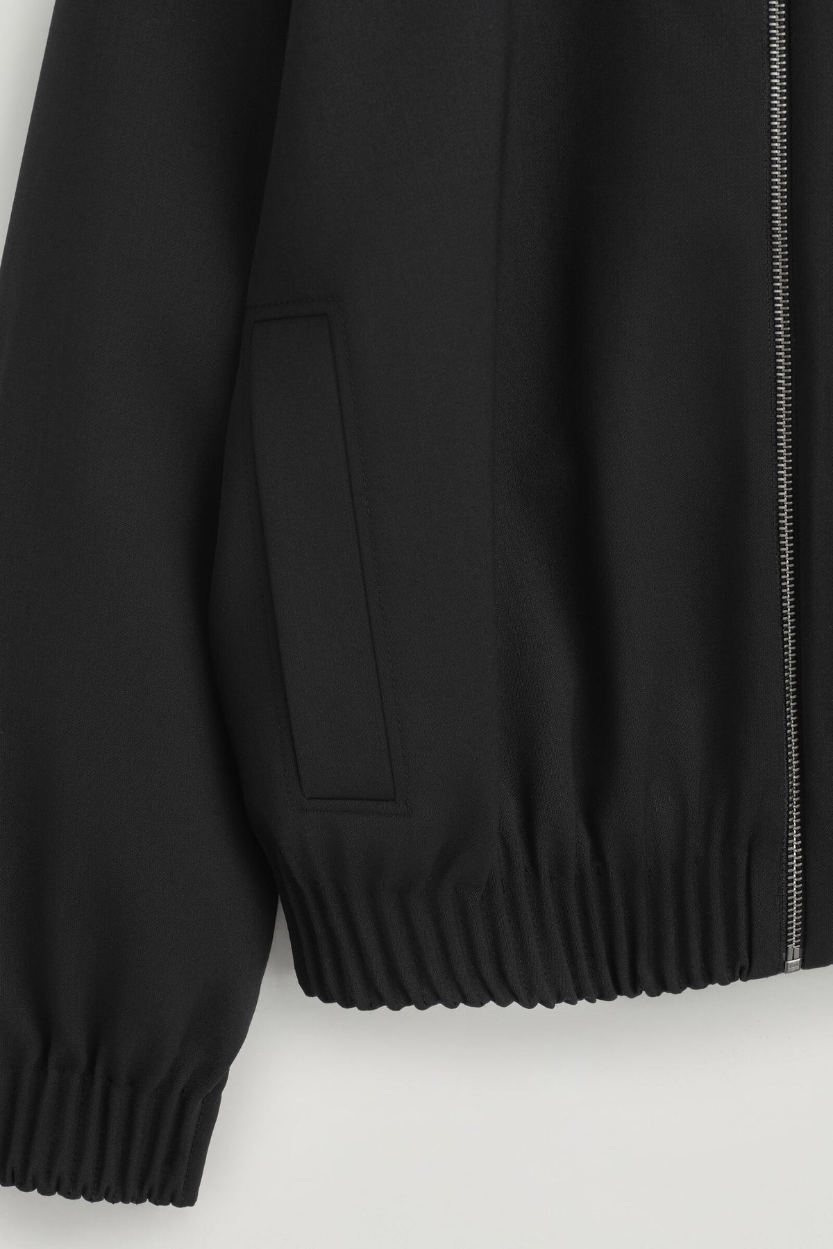 CHAQUETA CON CUELLO ALTO - NEGRO | DescriptiveDetail